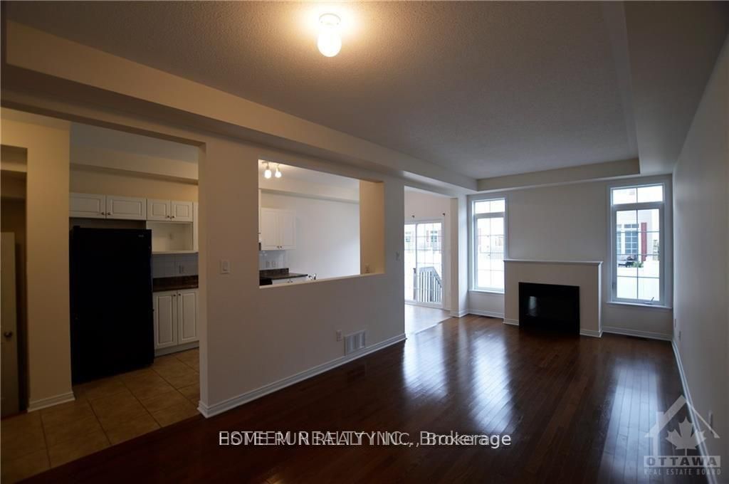 567 Ashbourne Crescent Property Photo 4
