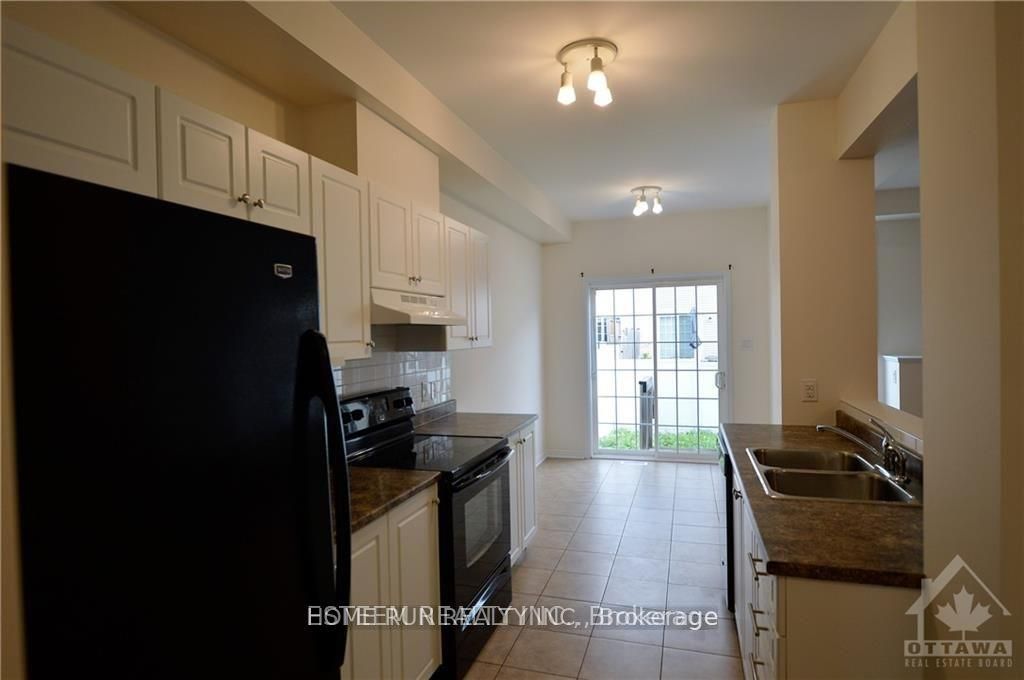 567 Ashbourne Crescent Property Photo 7