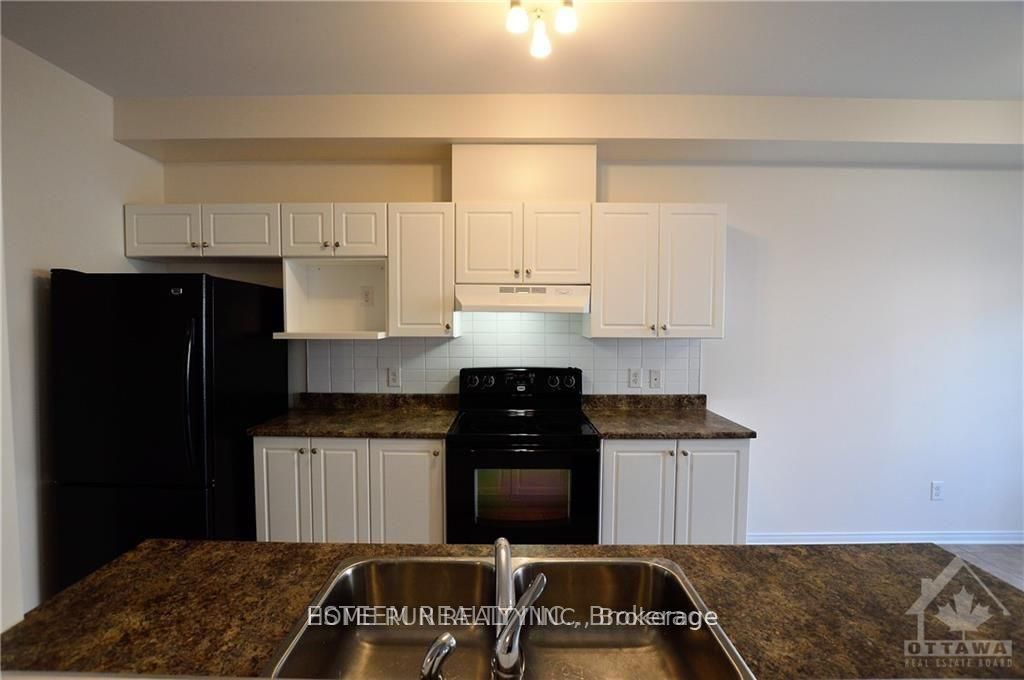 567 Ashbourne Crescent Property Photo 8
