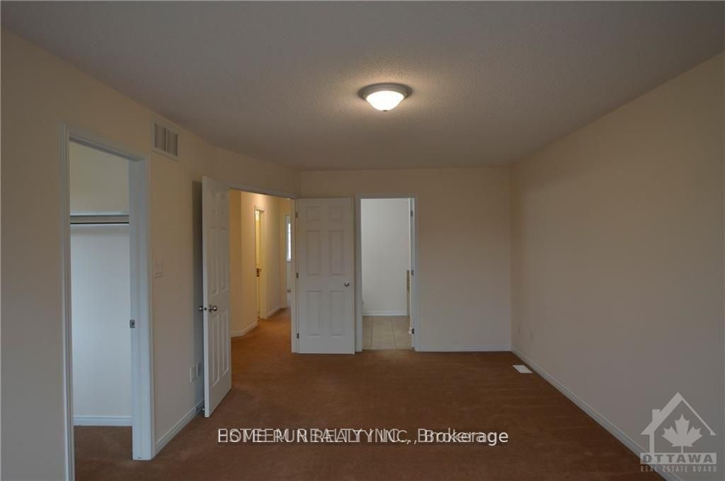 567 Ashbourne Crescent Property Photo 12