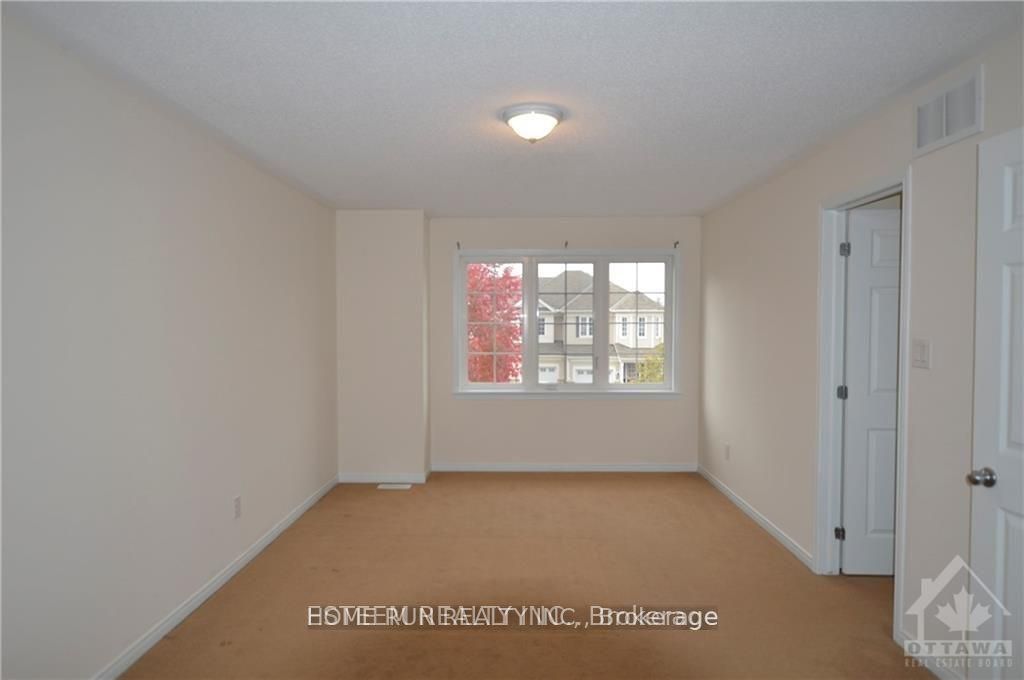 567 Ashbourne Crescent Property Photo 13