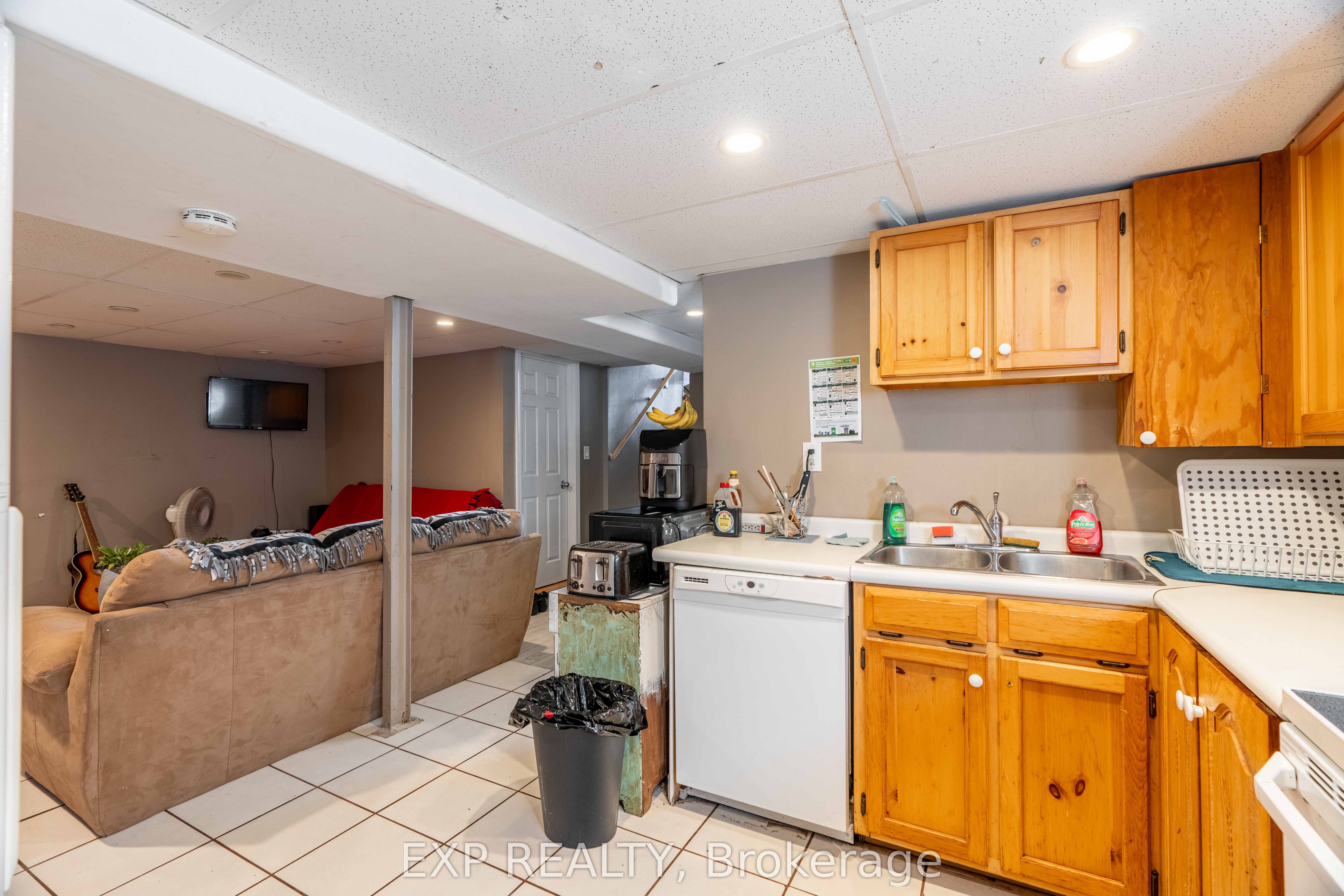 1519 Howland Avenue Property Photo 25