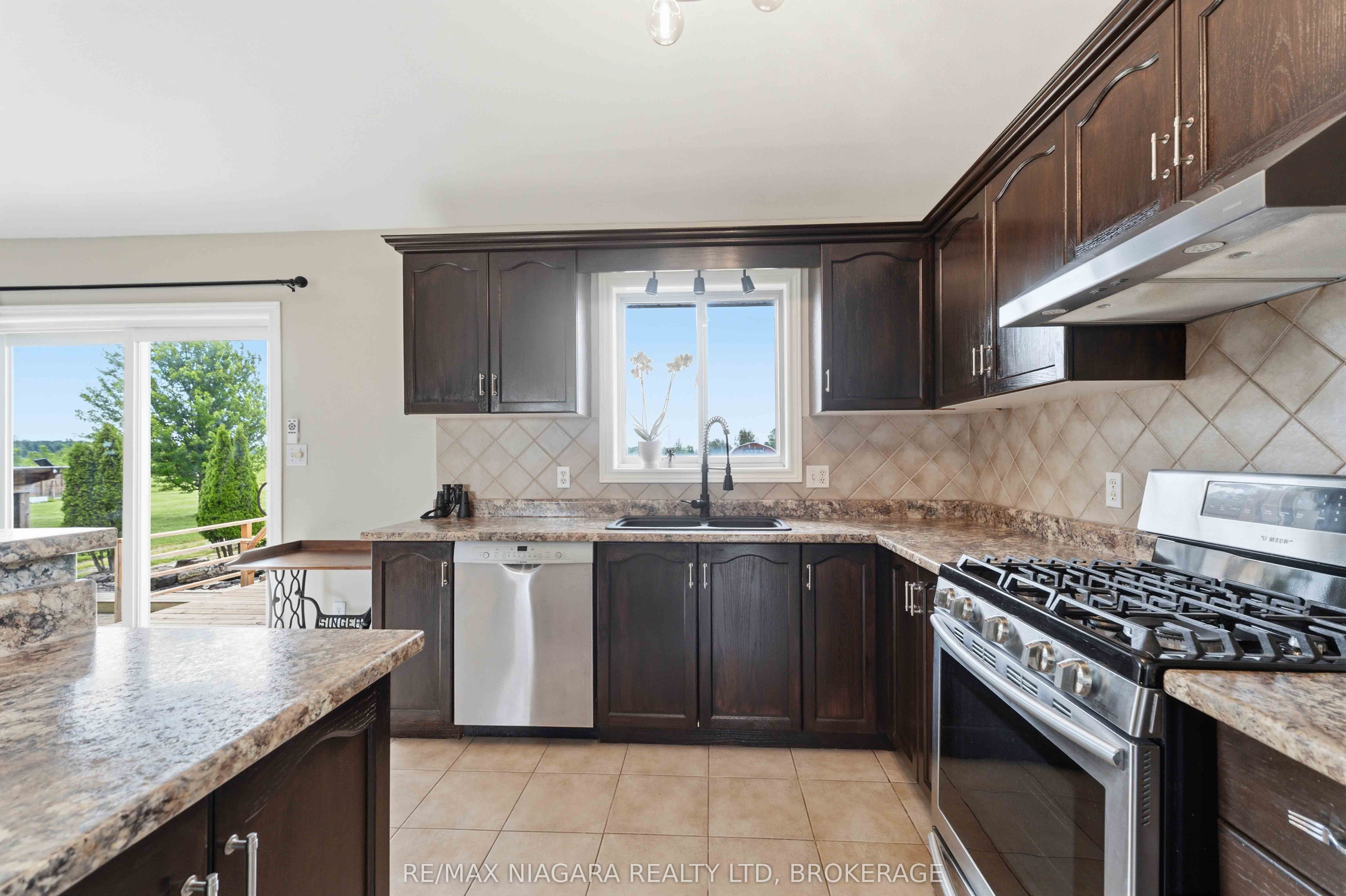 661 Carl Road Property Photo 4