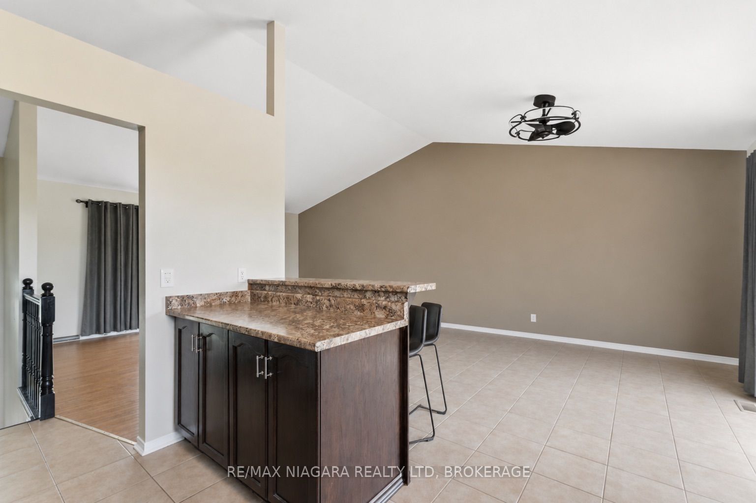 661 Carl Road Property Photo 7