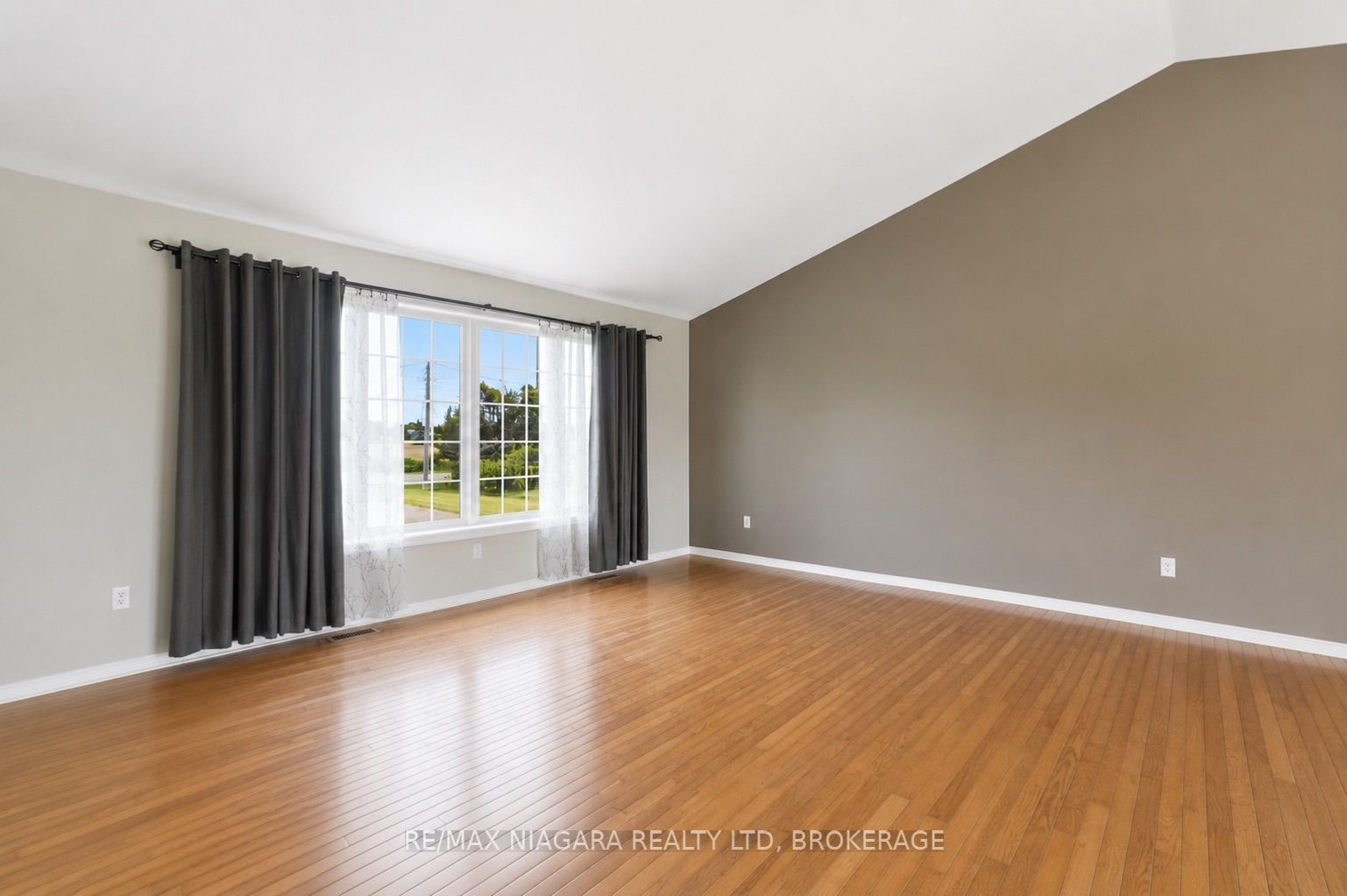 661 Carl Road Property Photo 8