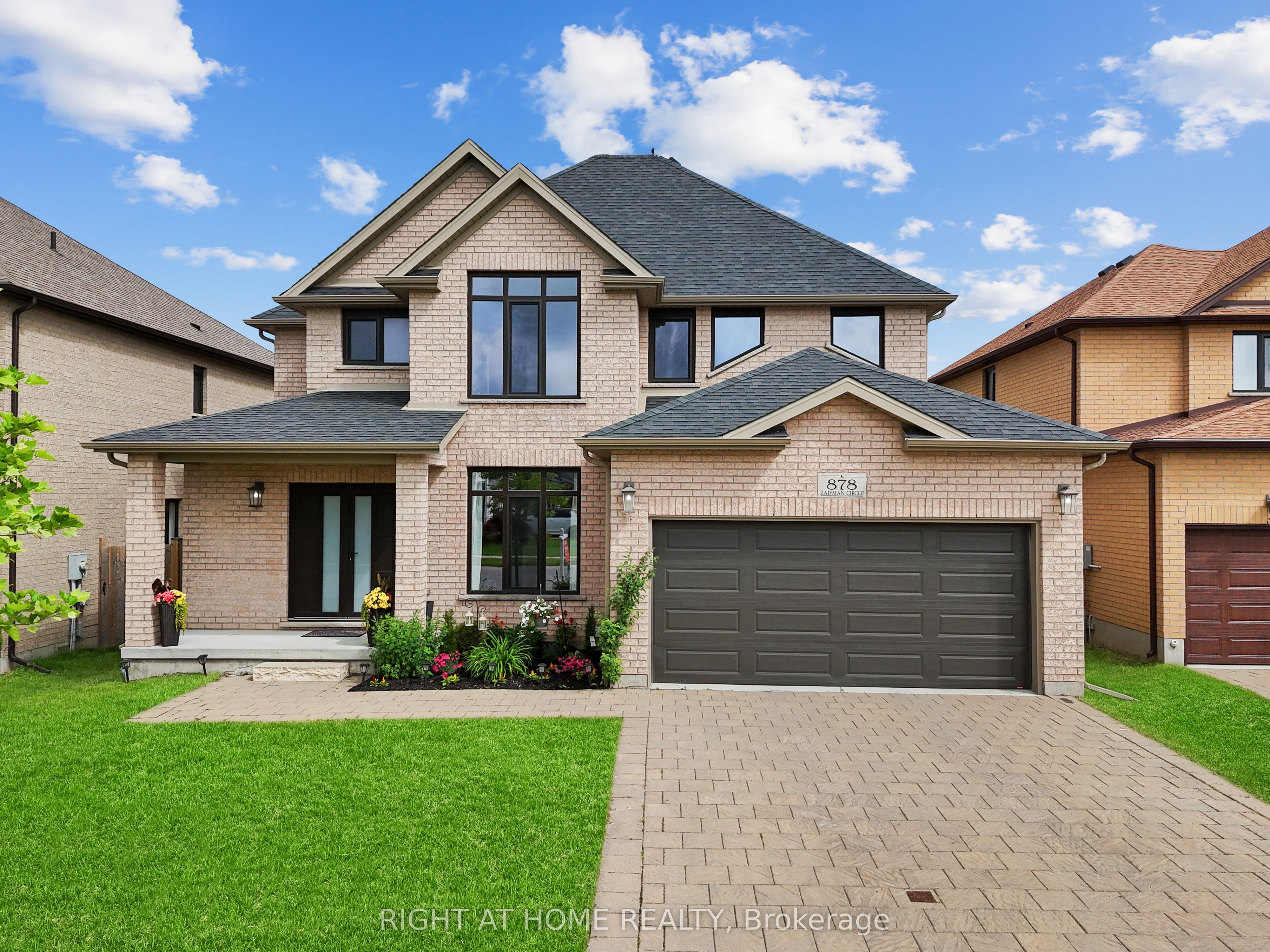 878 Zaifman Circle Property Photo 2