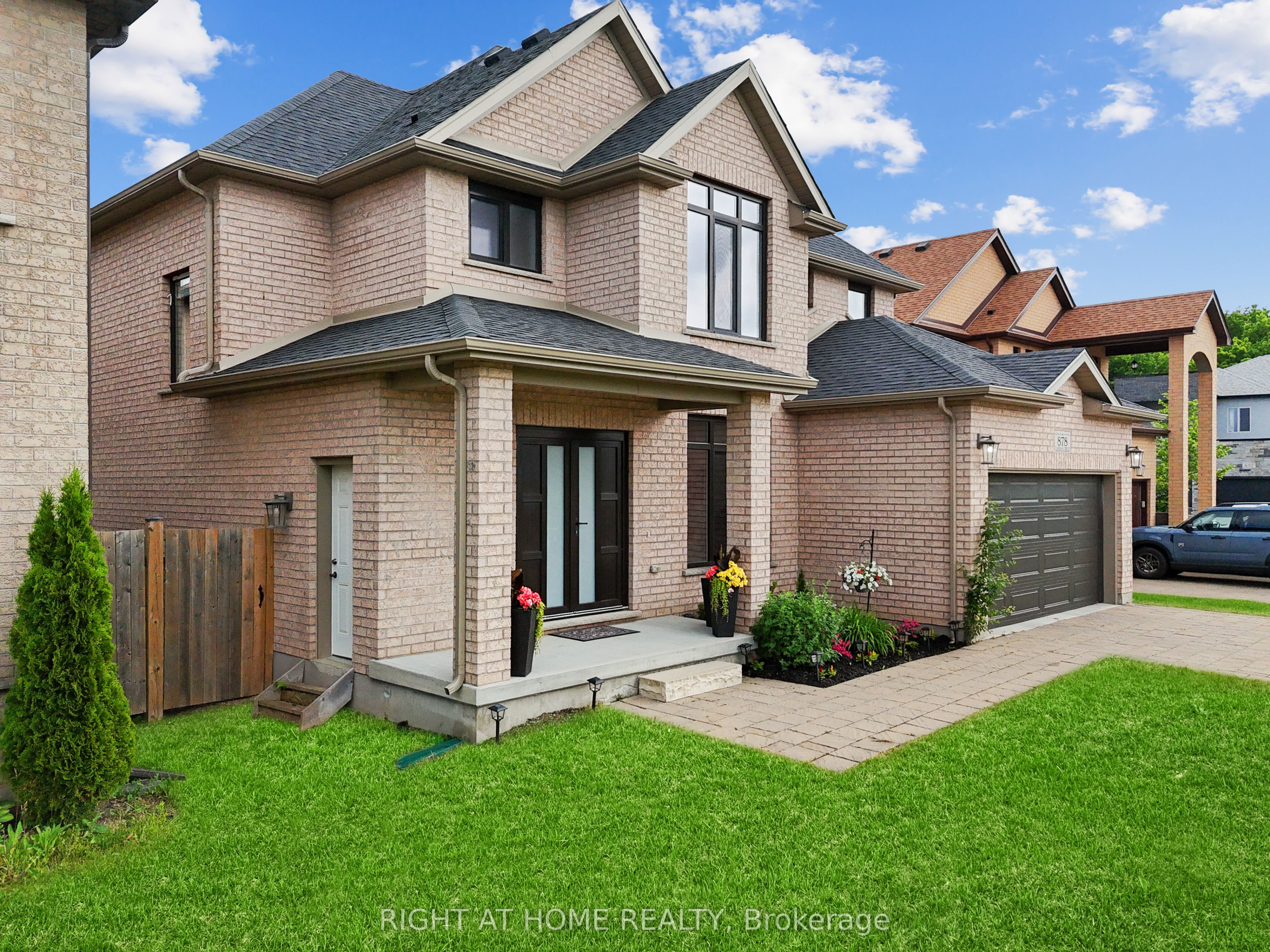 878 Zaifman Circle Property Photo 3