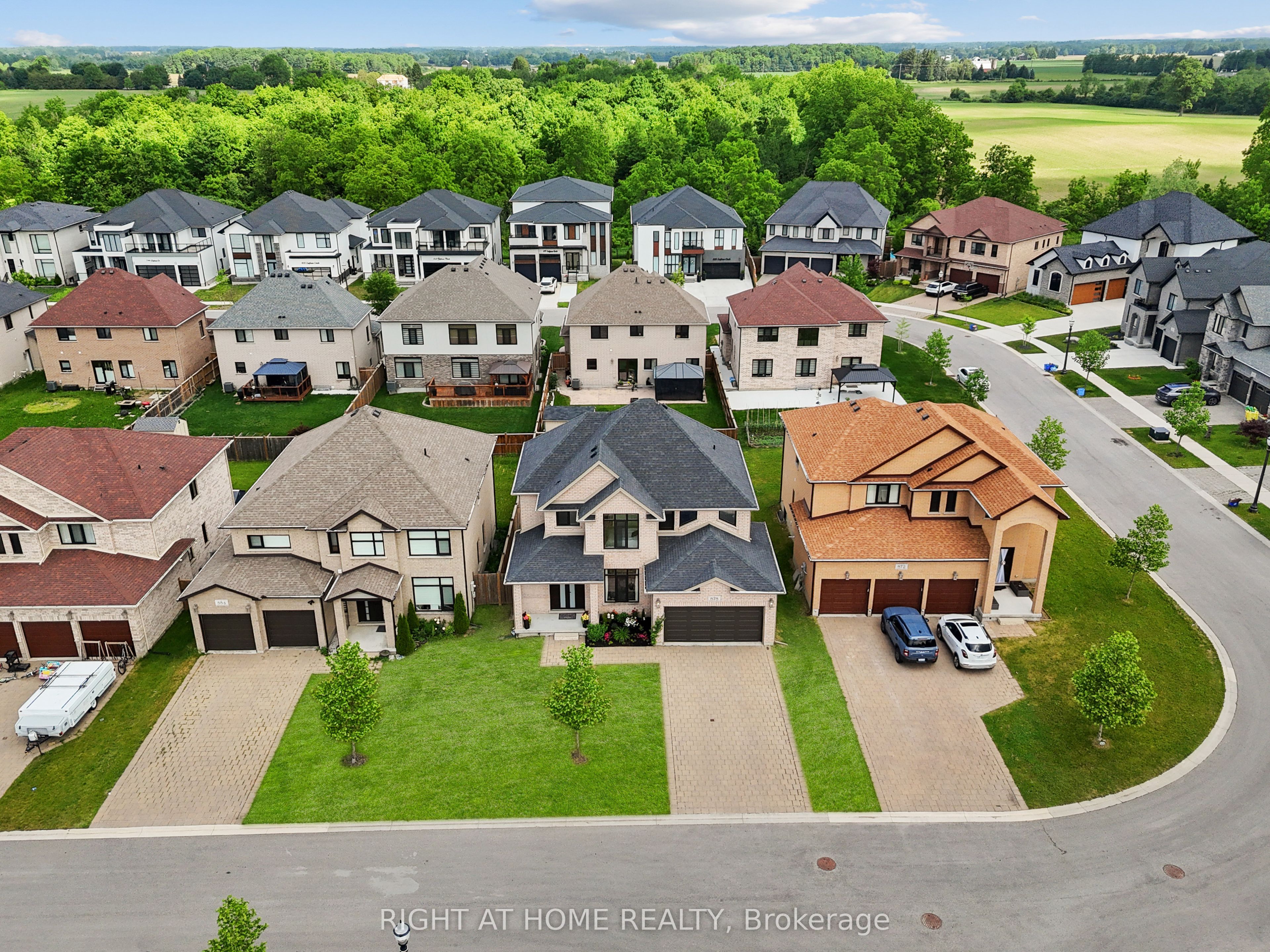 878 Zaifman Circle Property Photo 4
