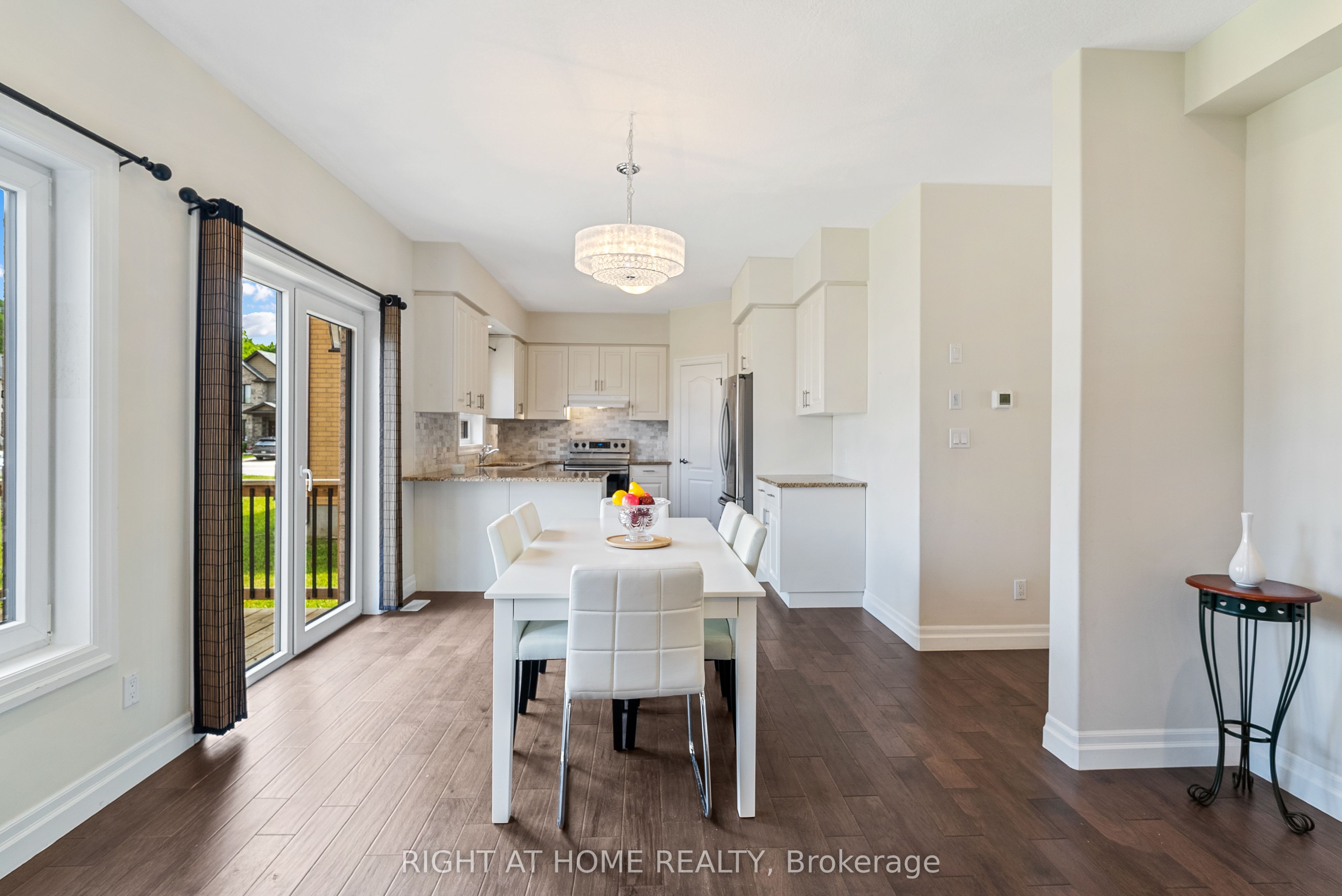 878 Zaifman Circle Property Photo 13