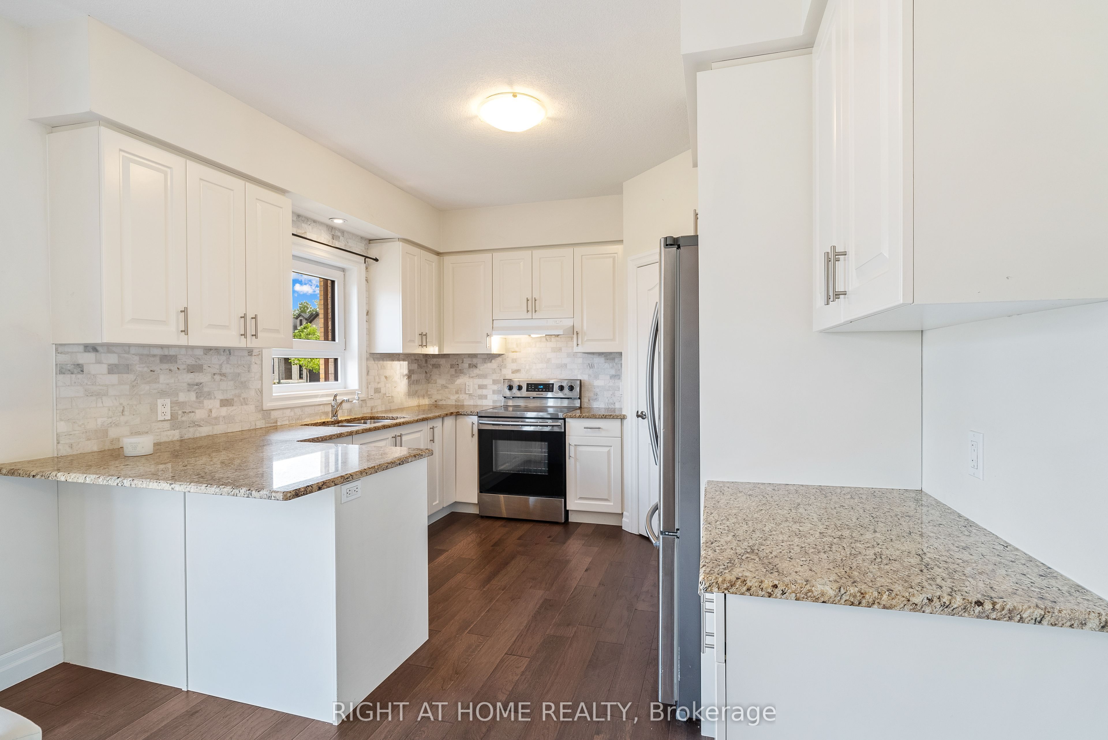 878 Zaifman Circle Property Photo 15