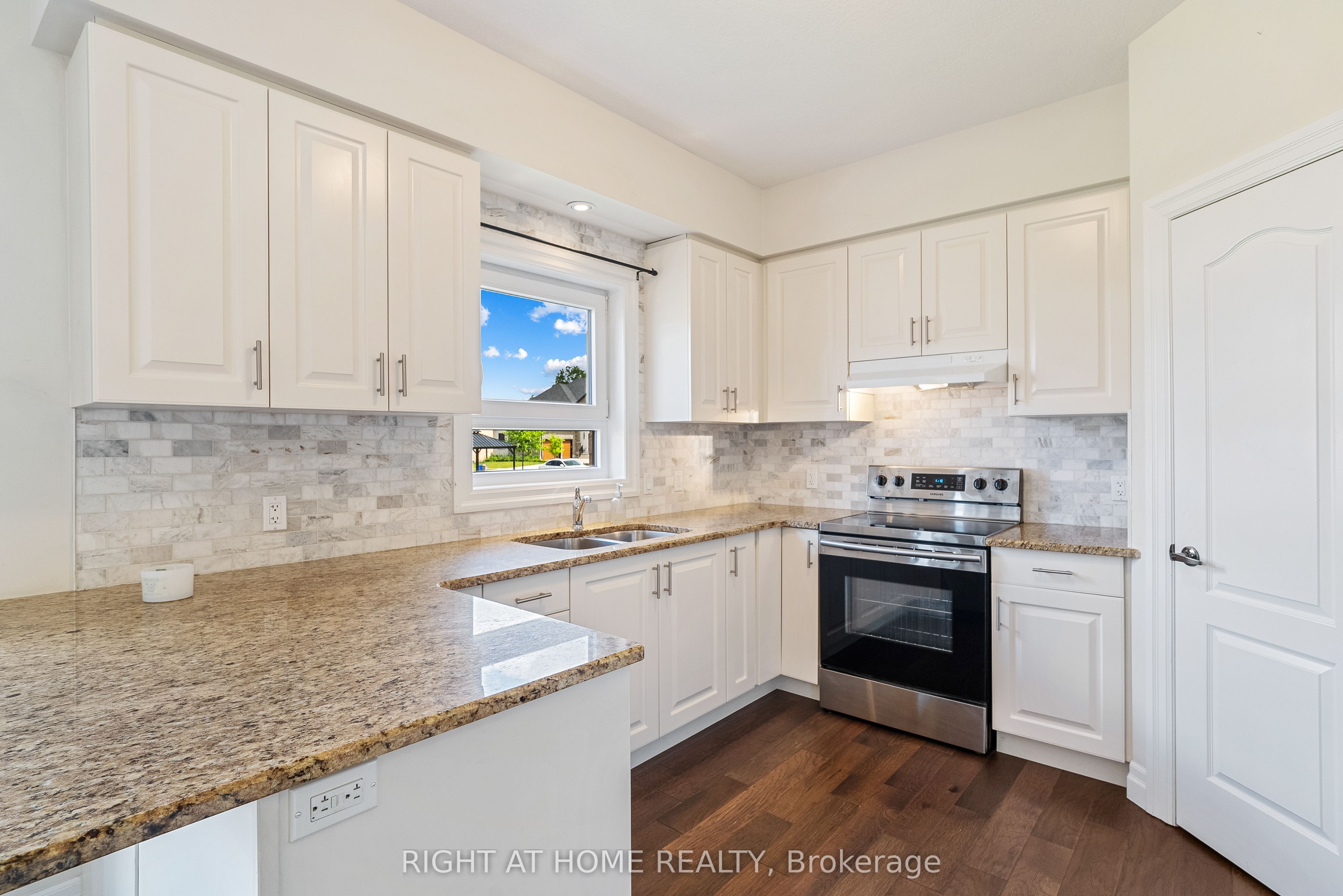 878 Zaifman Circle Property Photo 17