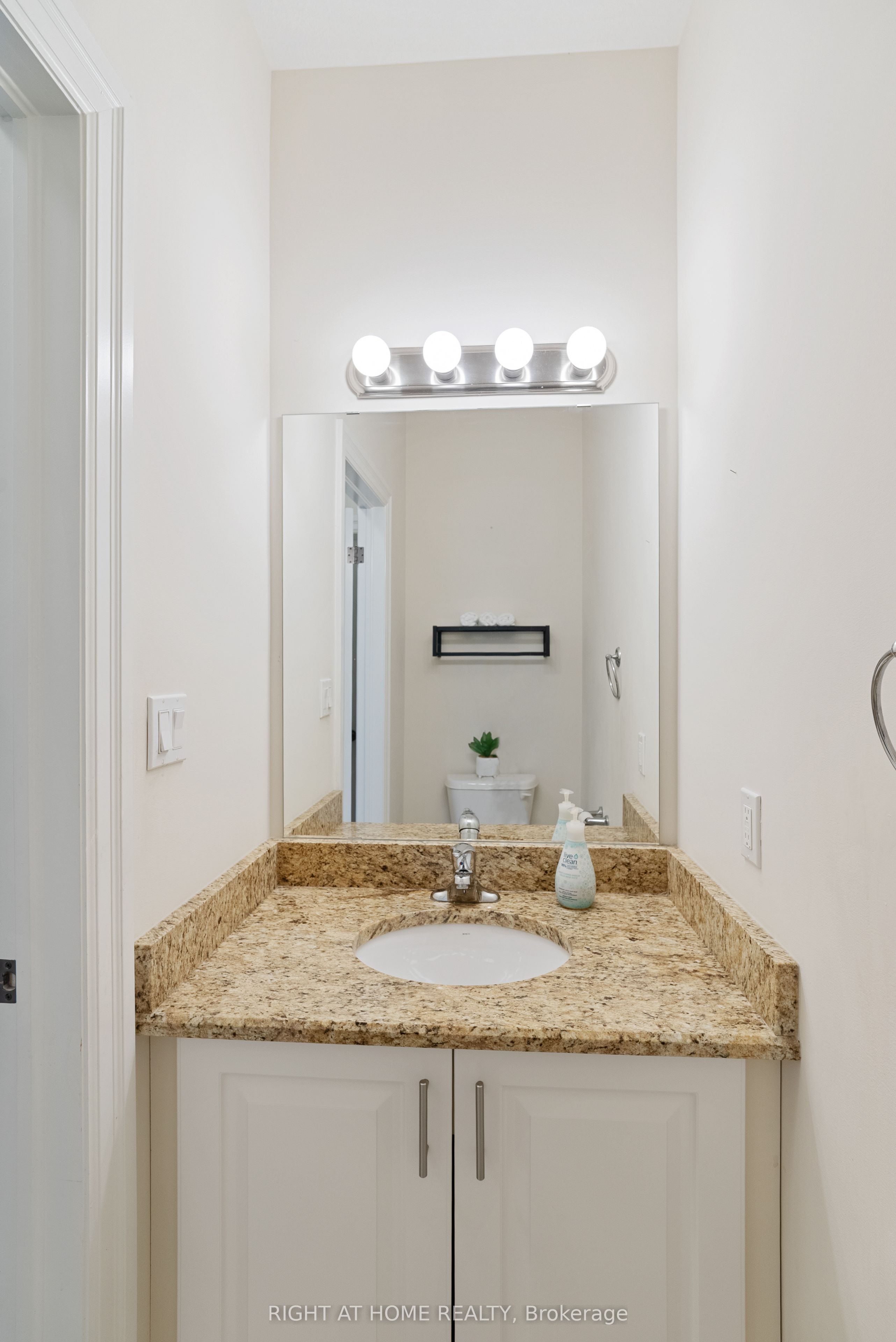 878 Zaifman Circle Property Photo 19