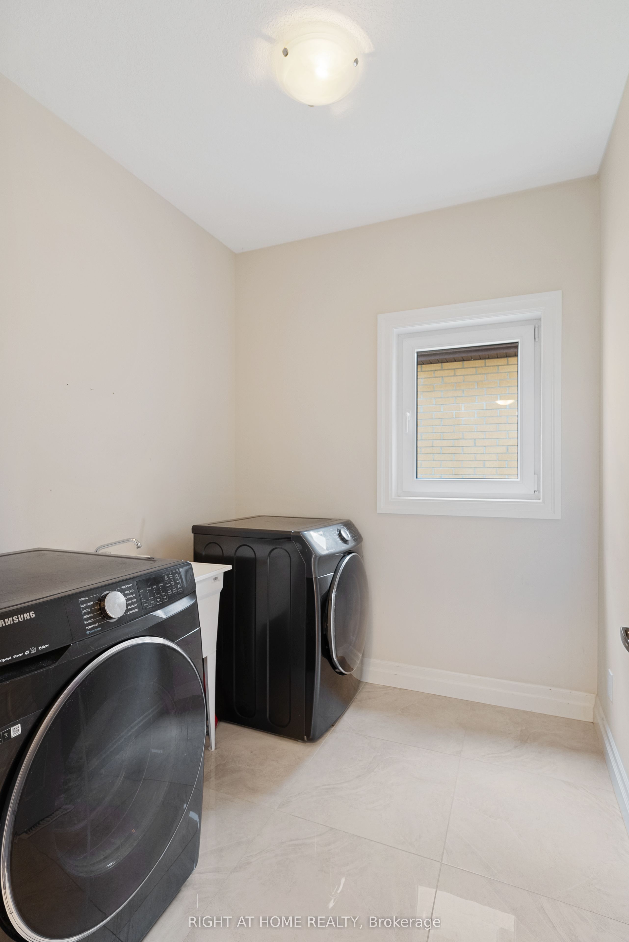 878 Zaifman Circle Property Photo 20