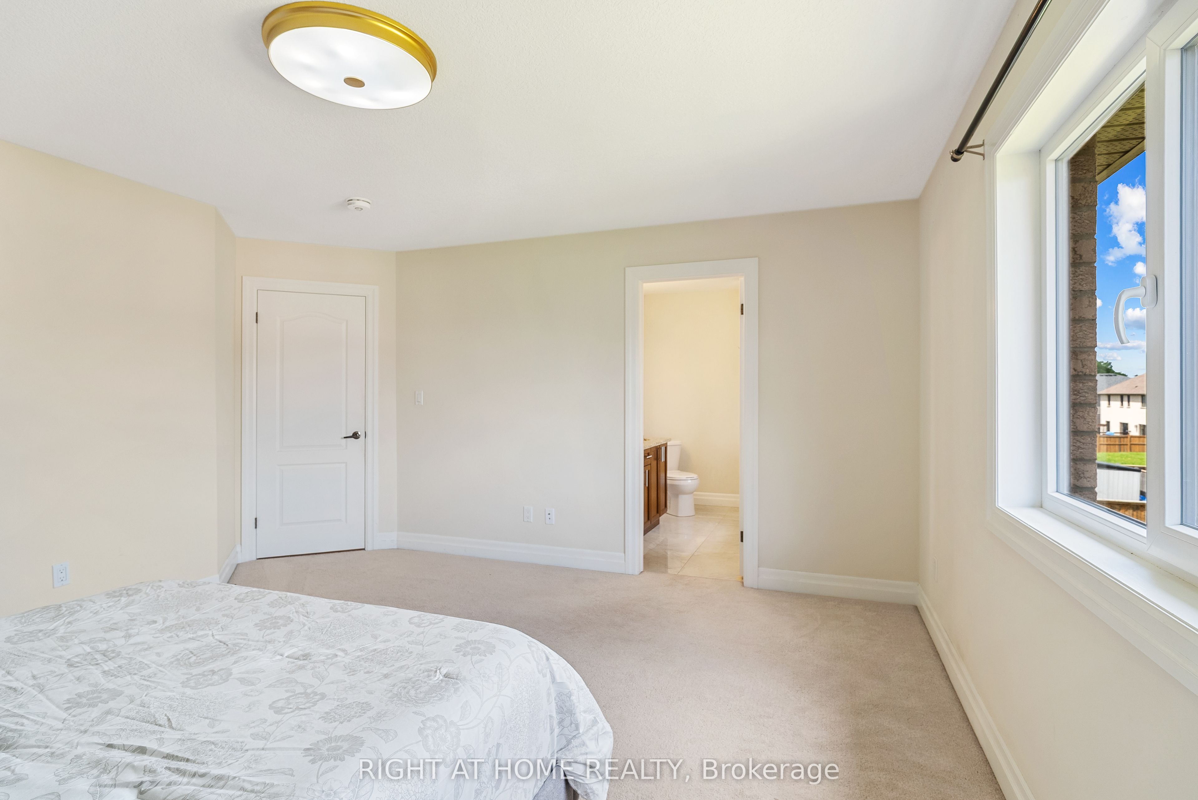 878 Zaifman Circle Property Photo 24