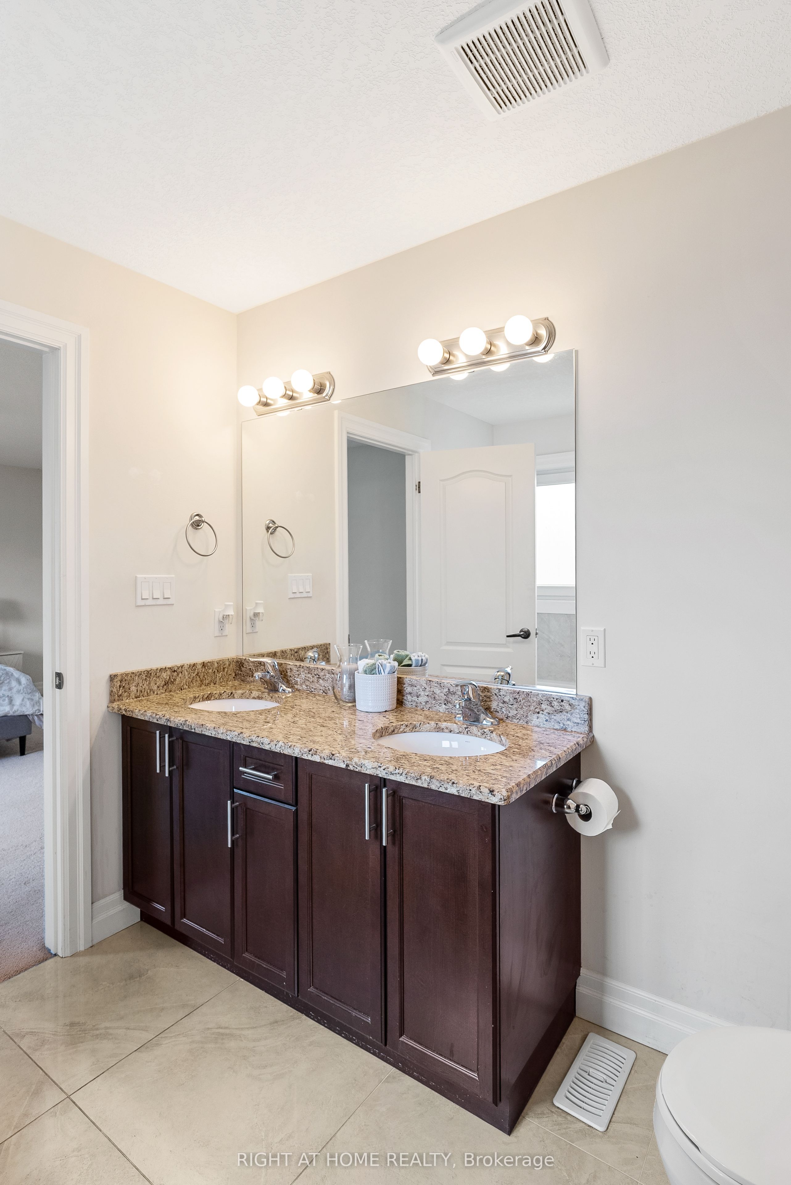 878 Zaifman Circle Property Photo 26