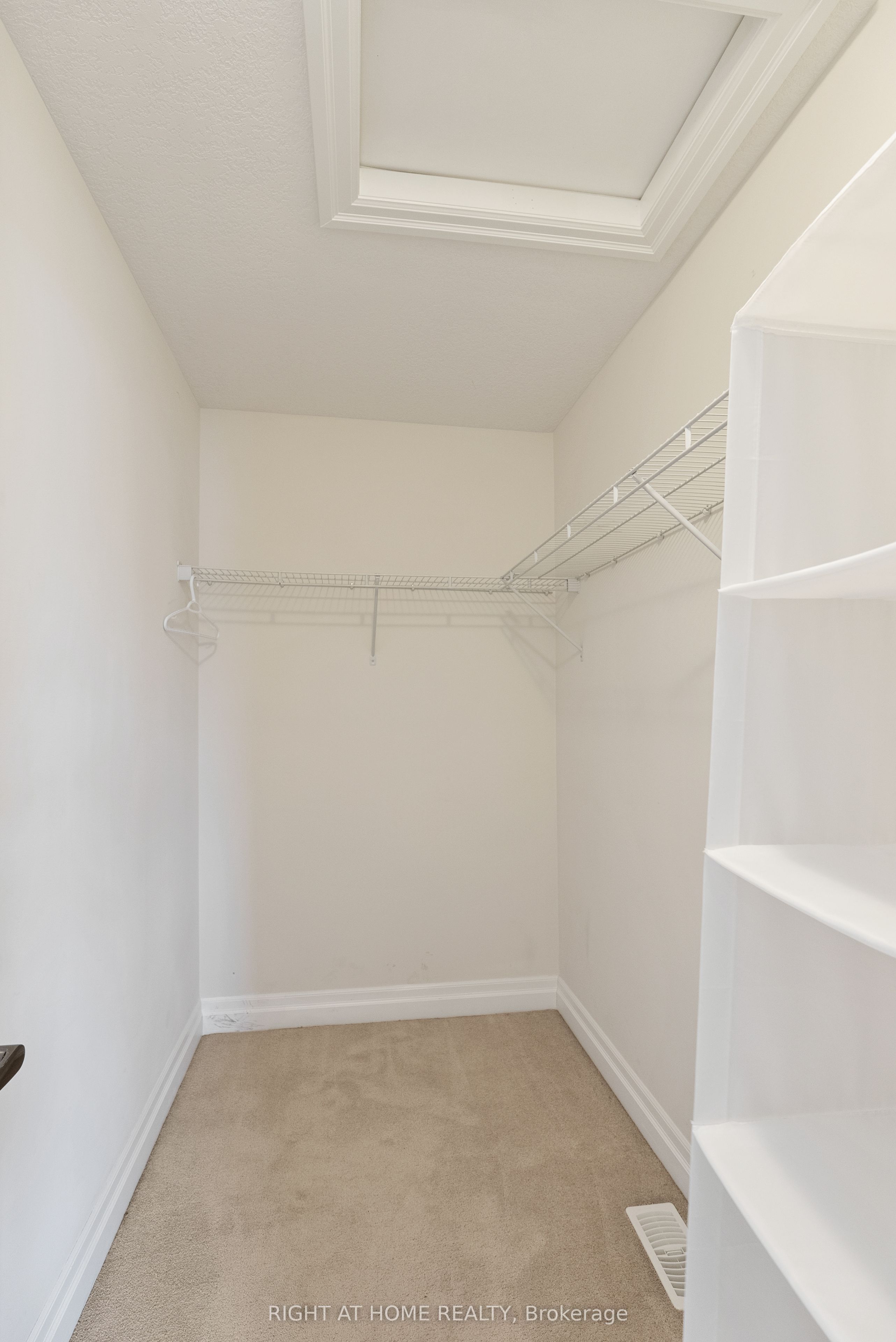 878 Zaifman Circle Property Photo 28