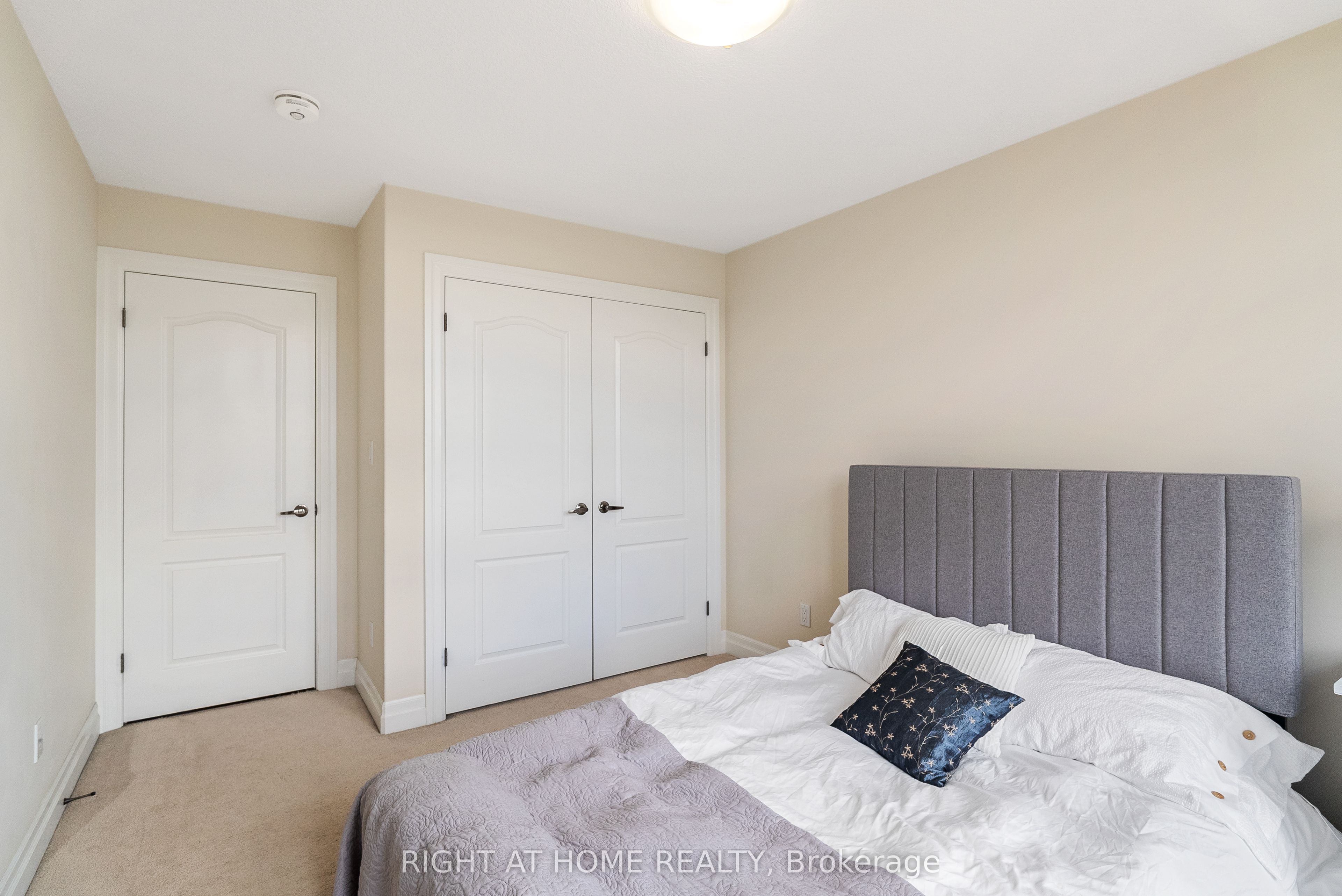 878 Zaifman Circle Property Photo 30
