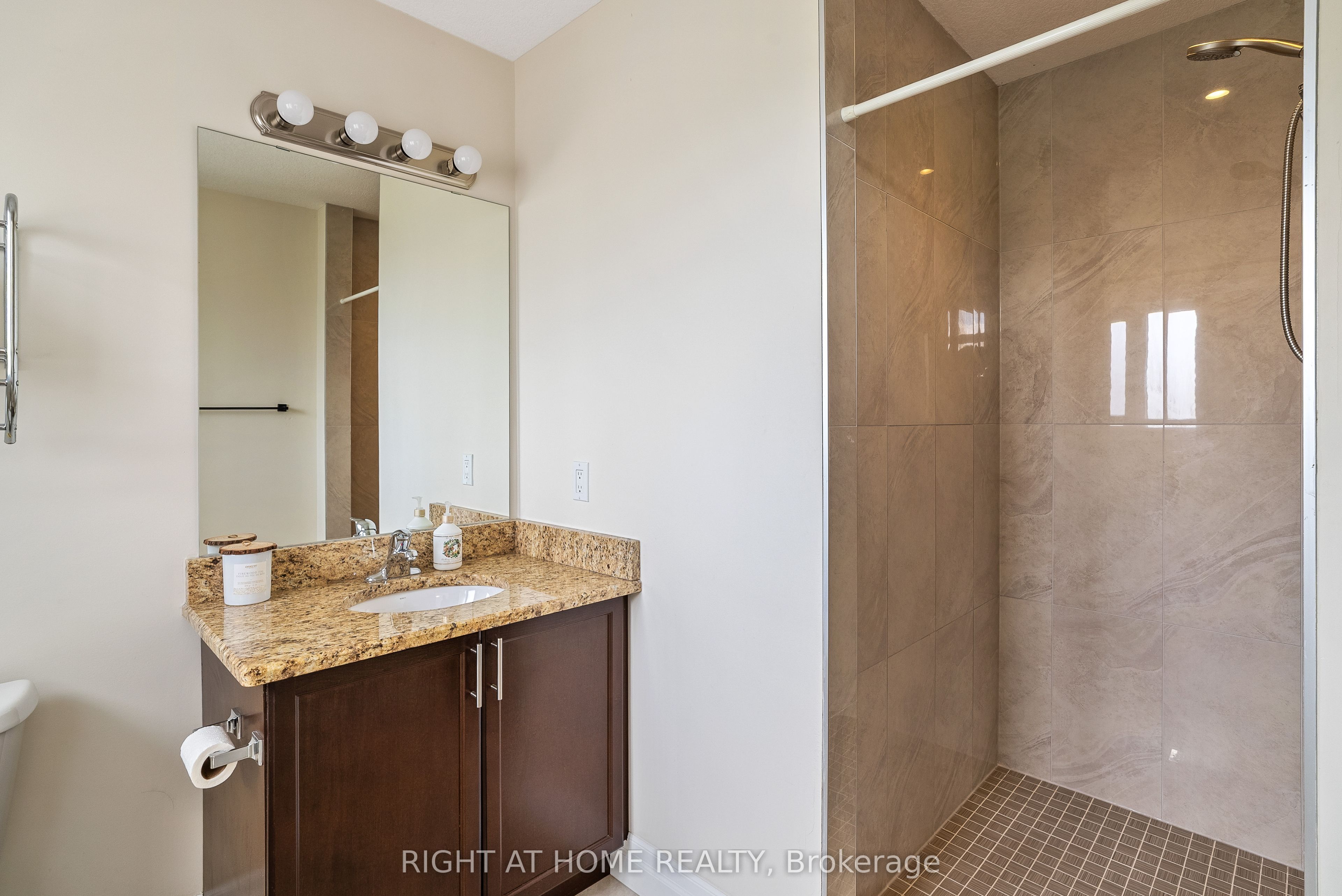 878 Zaifman Circle Property Photo 32