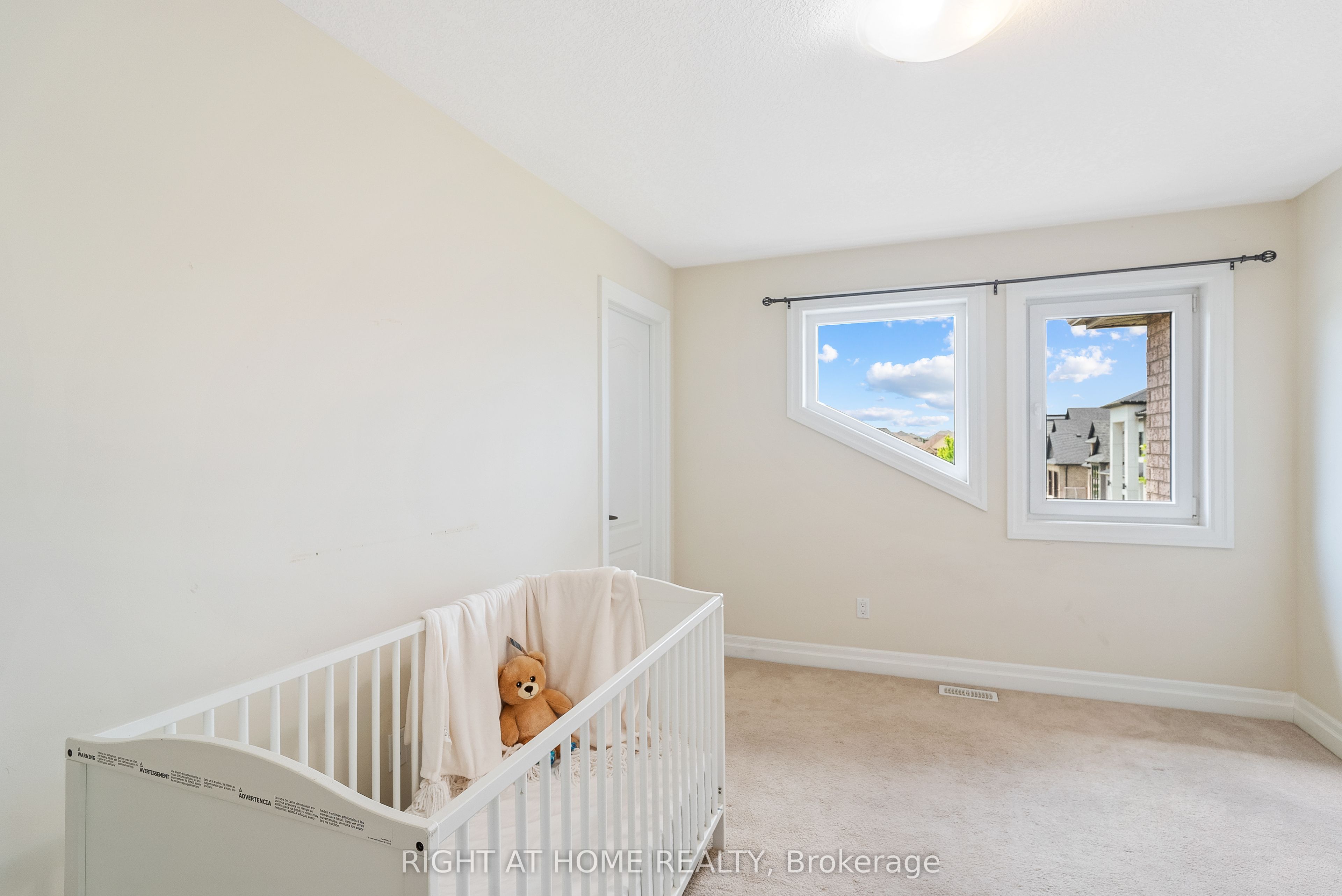 878 Zaifman Circle Property Photo 33