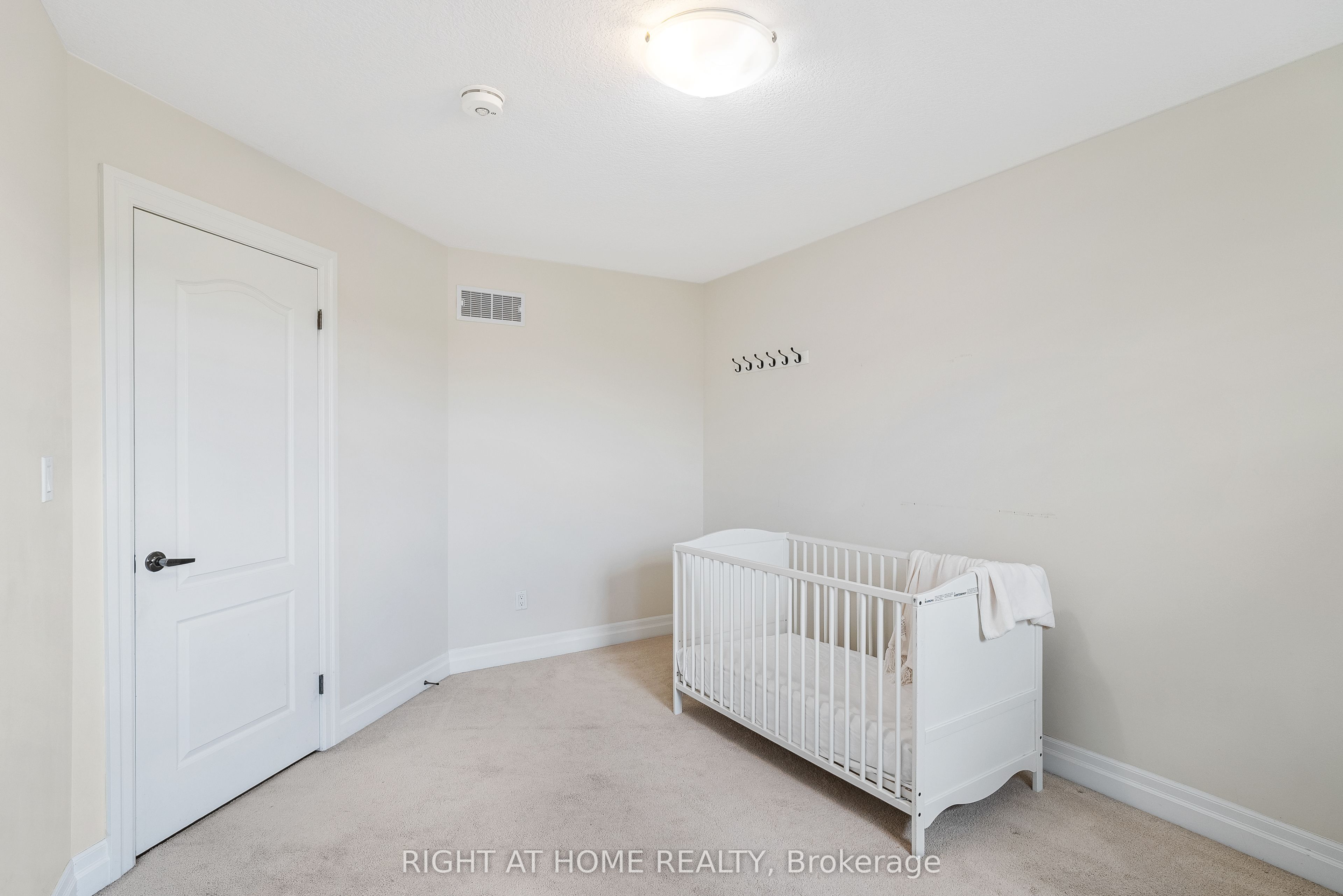 878 Zaifman Circle Property Photo 34