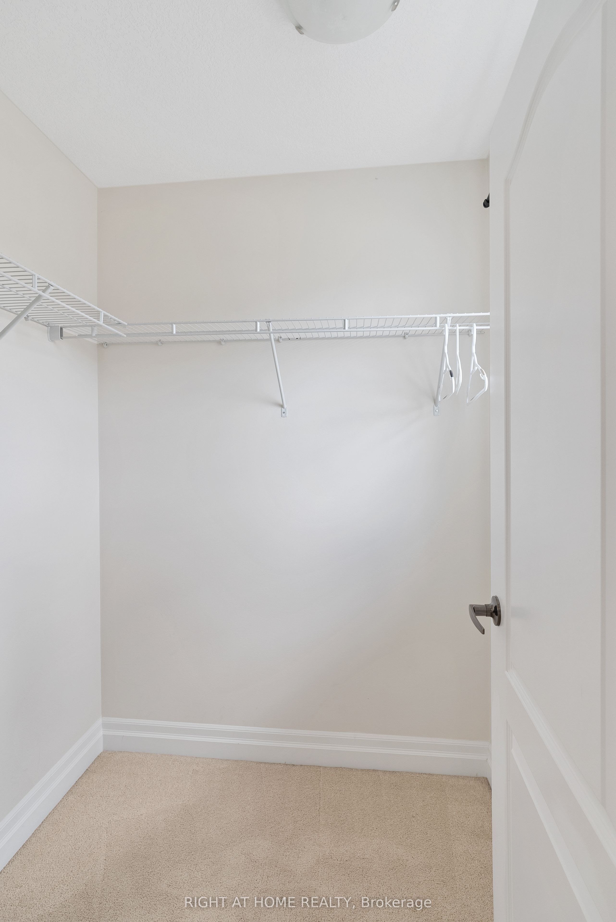878 Zaifman Circle Property Photo 35