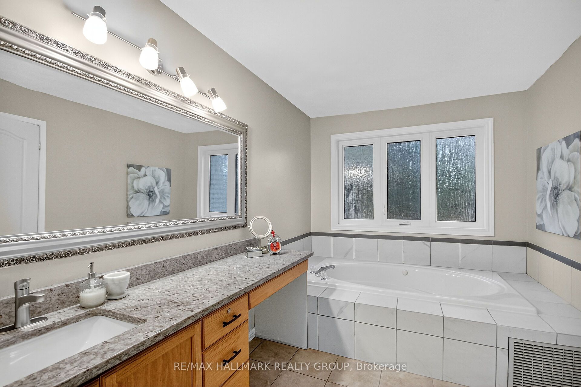 110 Hunter's Glen Crescent Property Photo 20