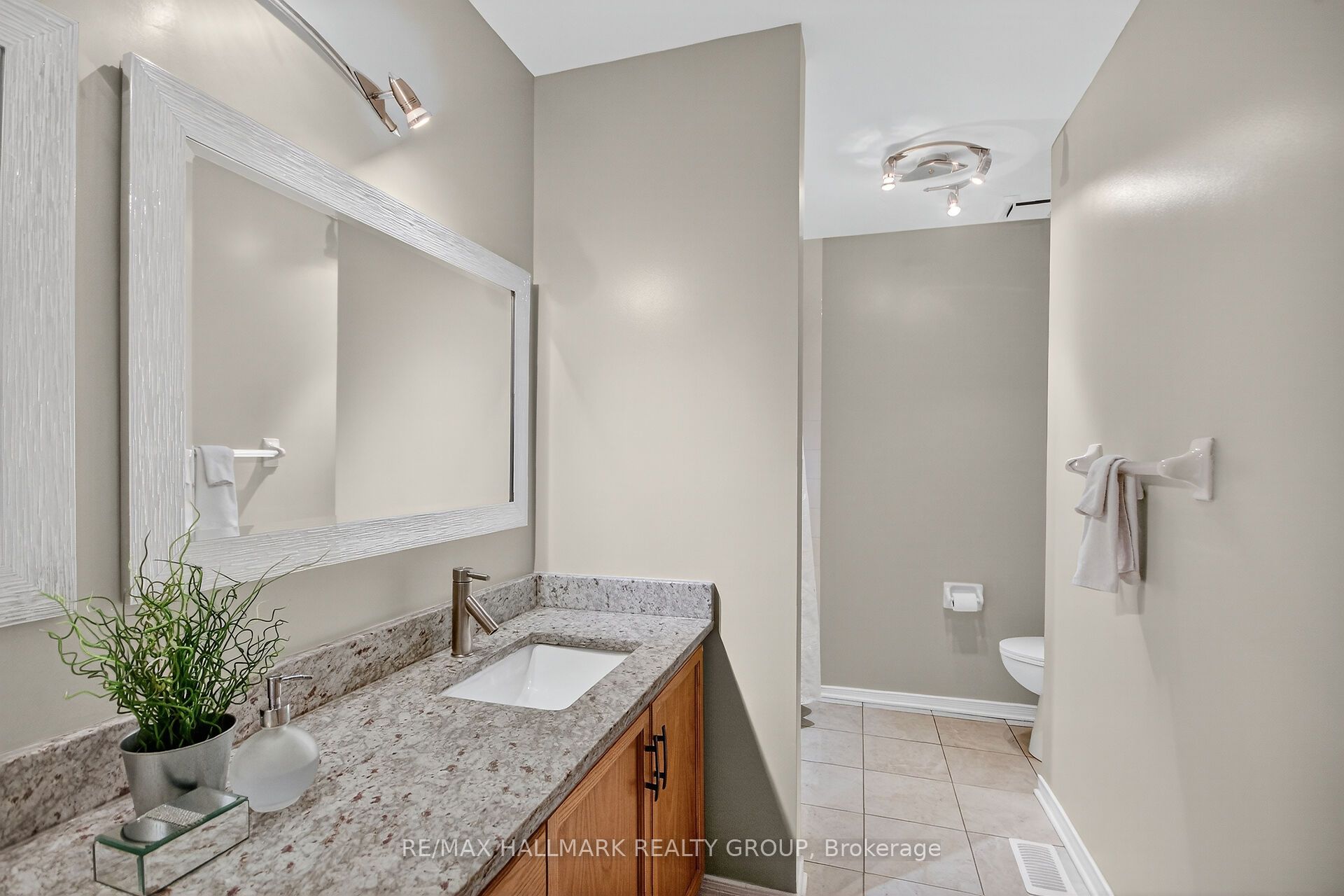 110 Hunter's Glen Crescent Property Photo 22