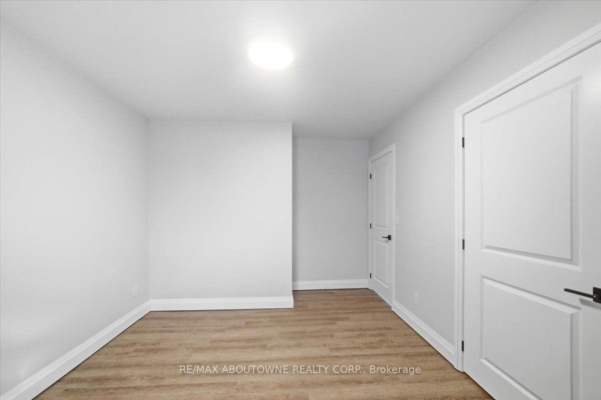 12 Main Street W Property Photo 22