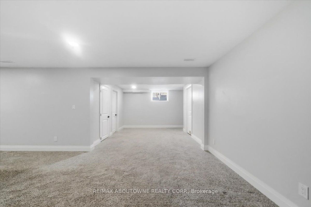 12 Main Street W Property Photo 28