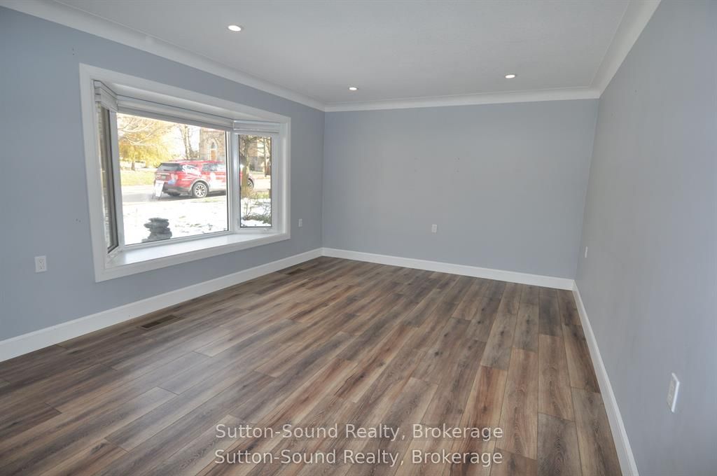 10 Brownlee Street S Property Photo 6