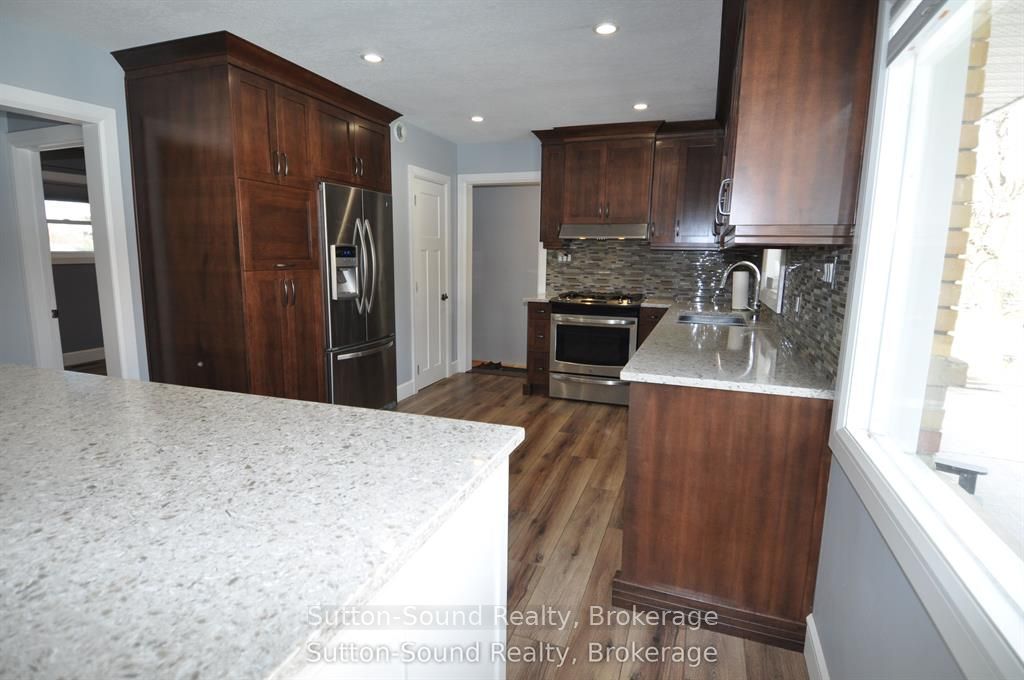 10 Brownlee Street S Property Photo 9