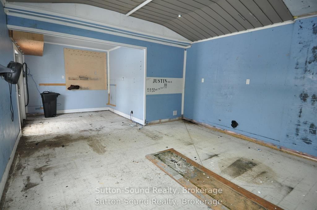 10 Brownlee Street S Property Photo 37