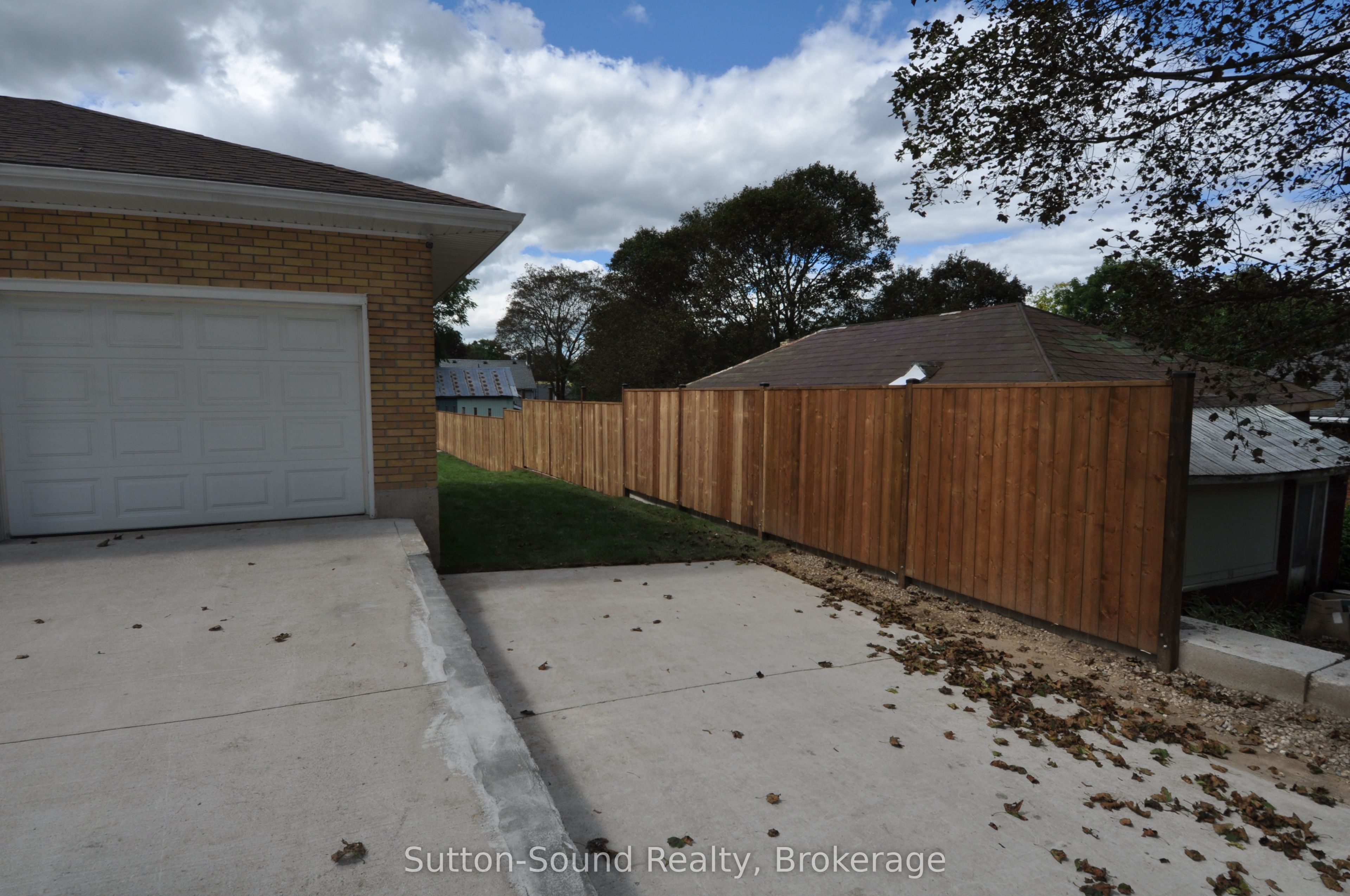10 Brownlee Street S Property Photo 42