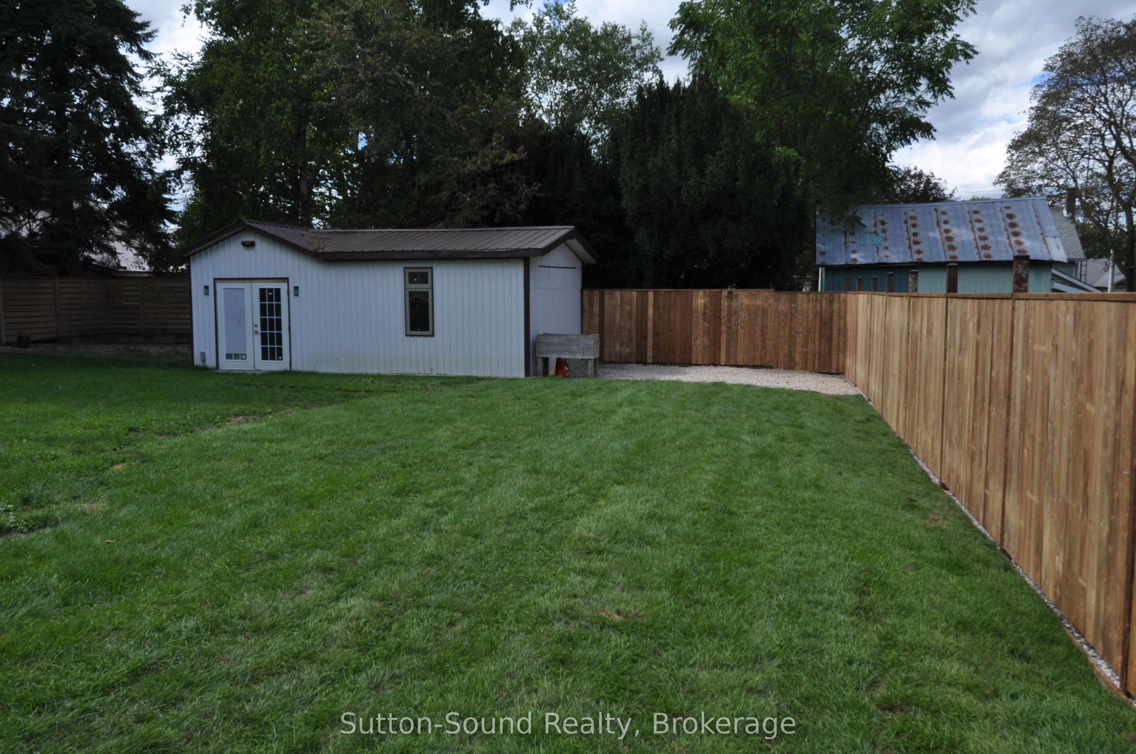 10 Brownlee Street S Property Photo 44