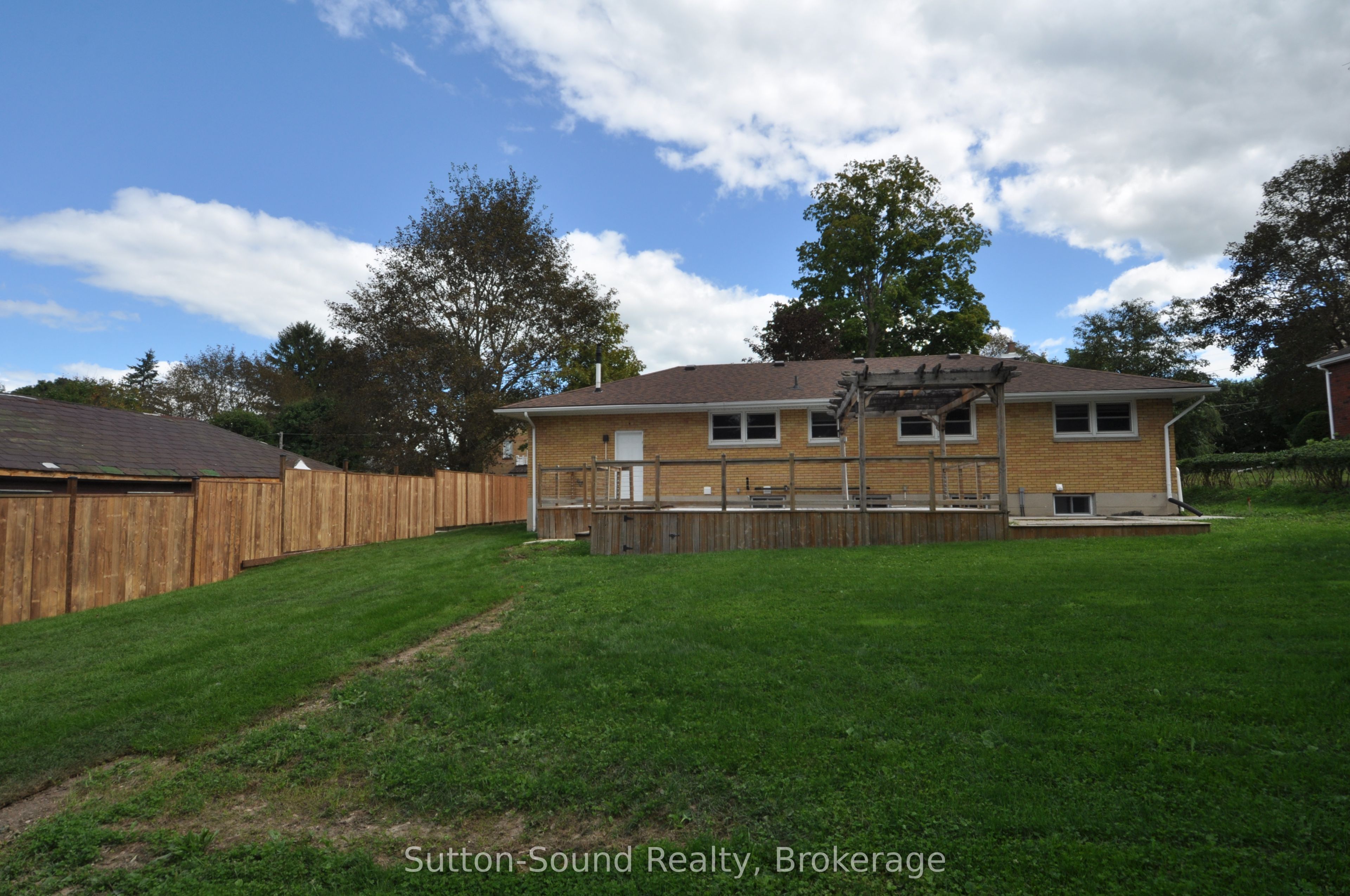 10 Brownlee Street S Property Photo 46