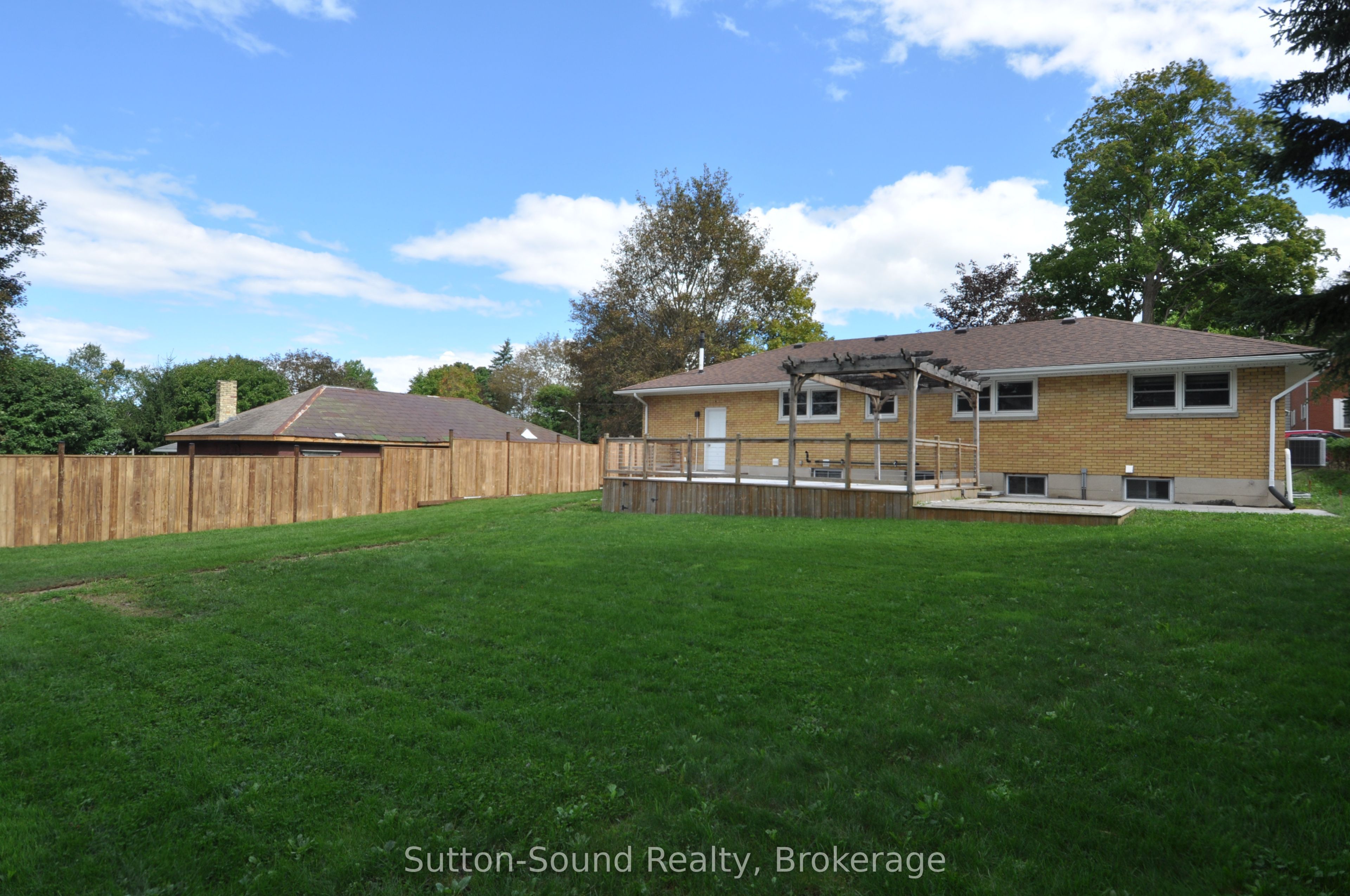 10 Brownlee Street S Property Photo 47