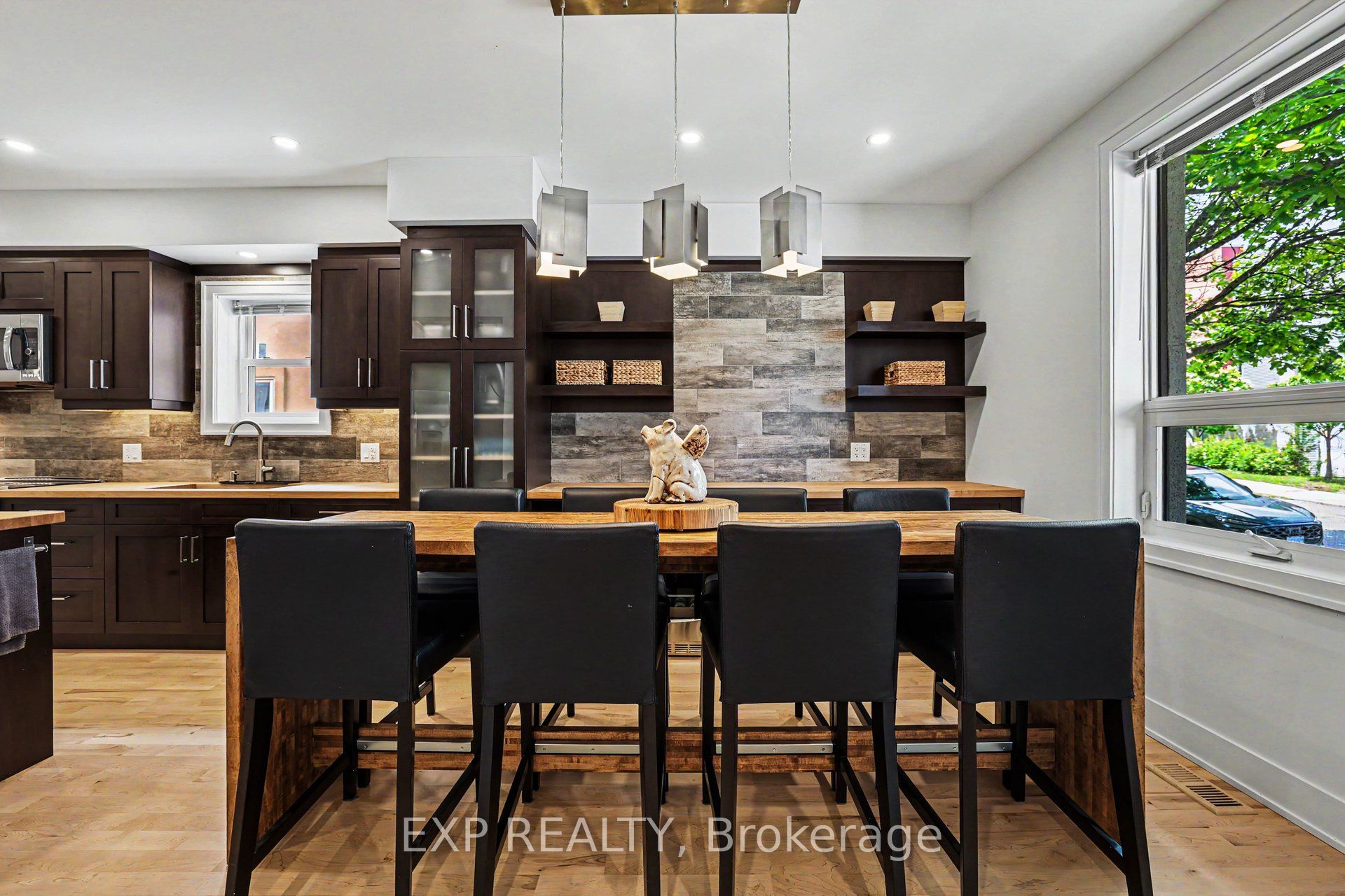 62 Young Street Property Photo 6