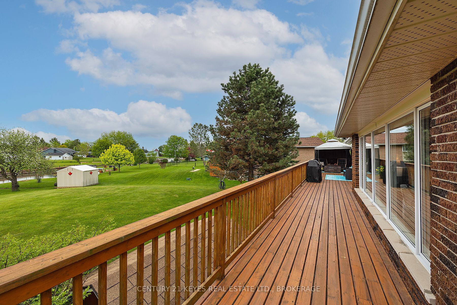 38 Willowbank Road W Property Photo 6
