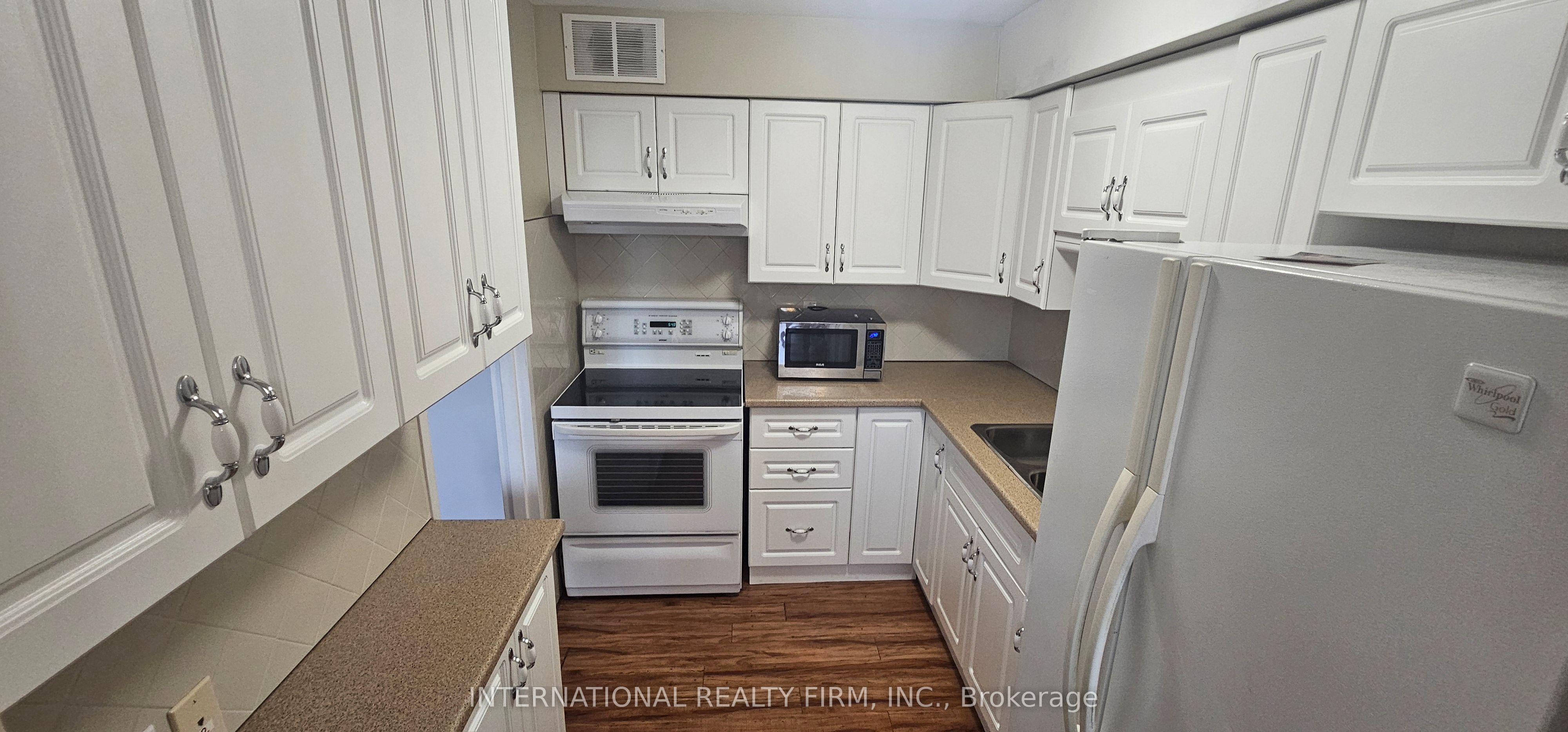 24 Midland Drive 401 Property Photo 15