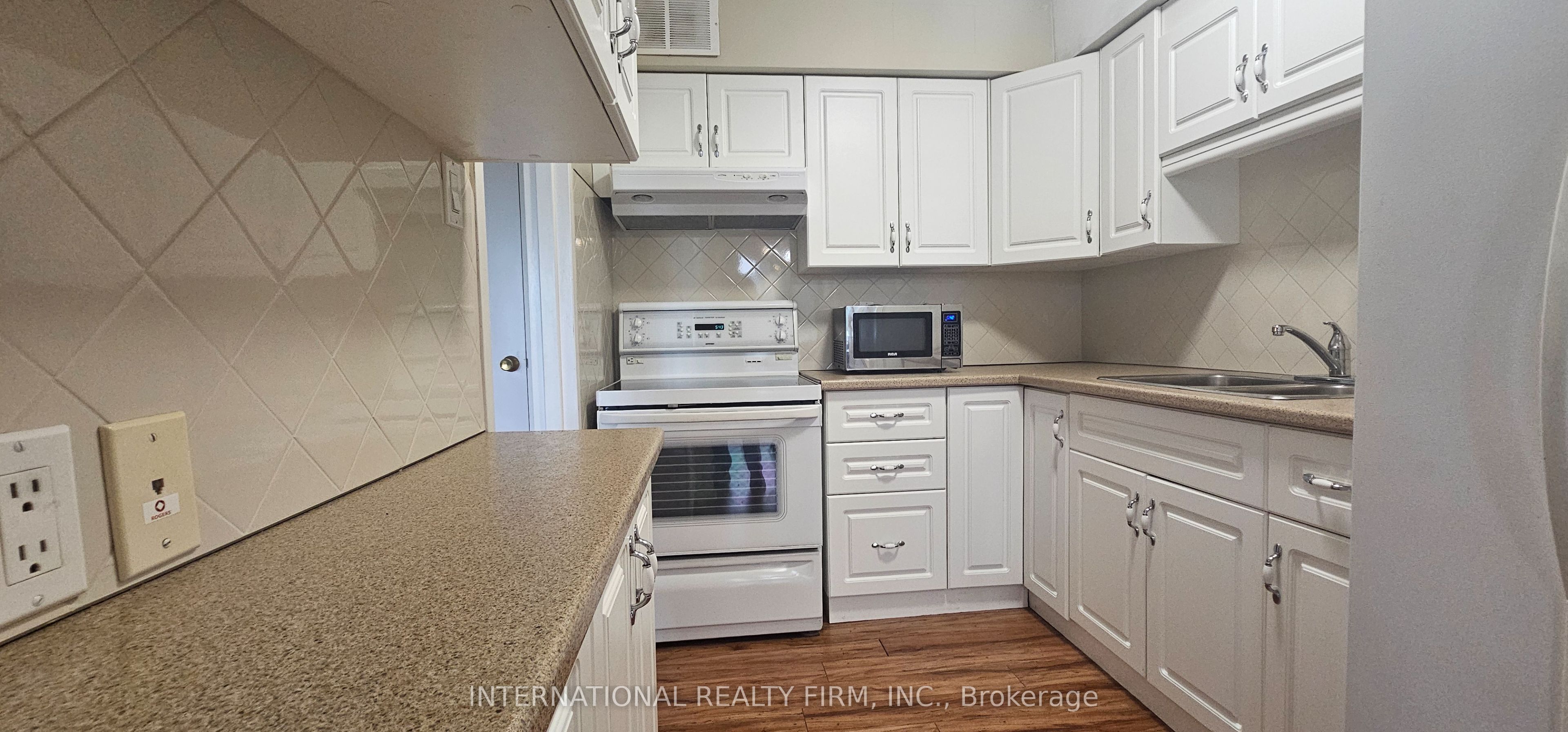 24 Midland Drive 401 Property Photo 16