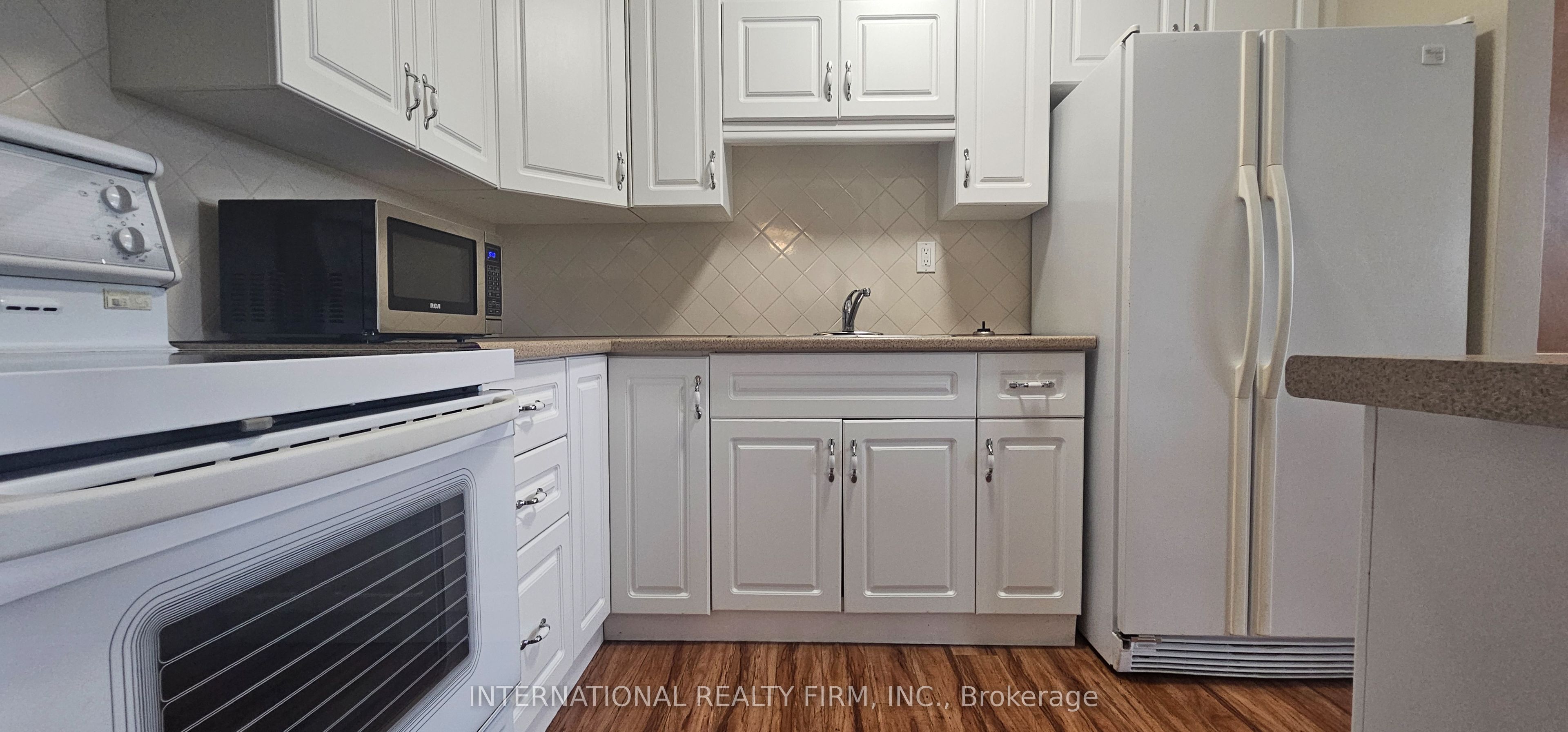 24 Midland Drive 401 Property Photo 17