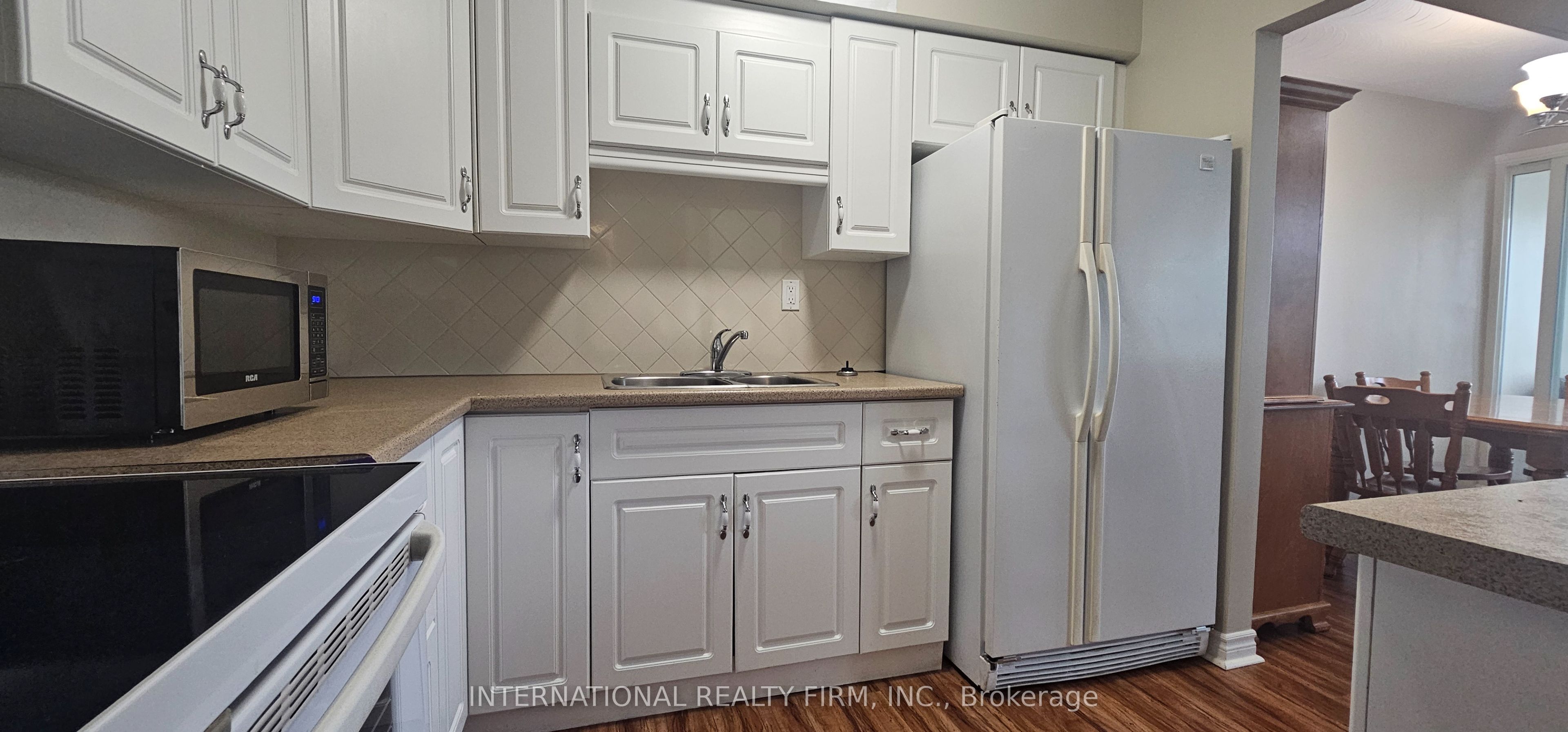 24 Midland Drive 401 Property Photo 18
