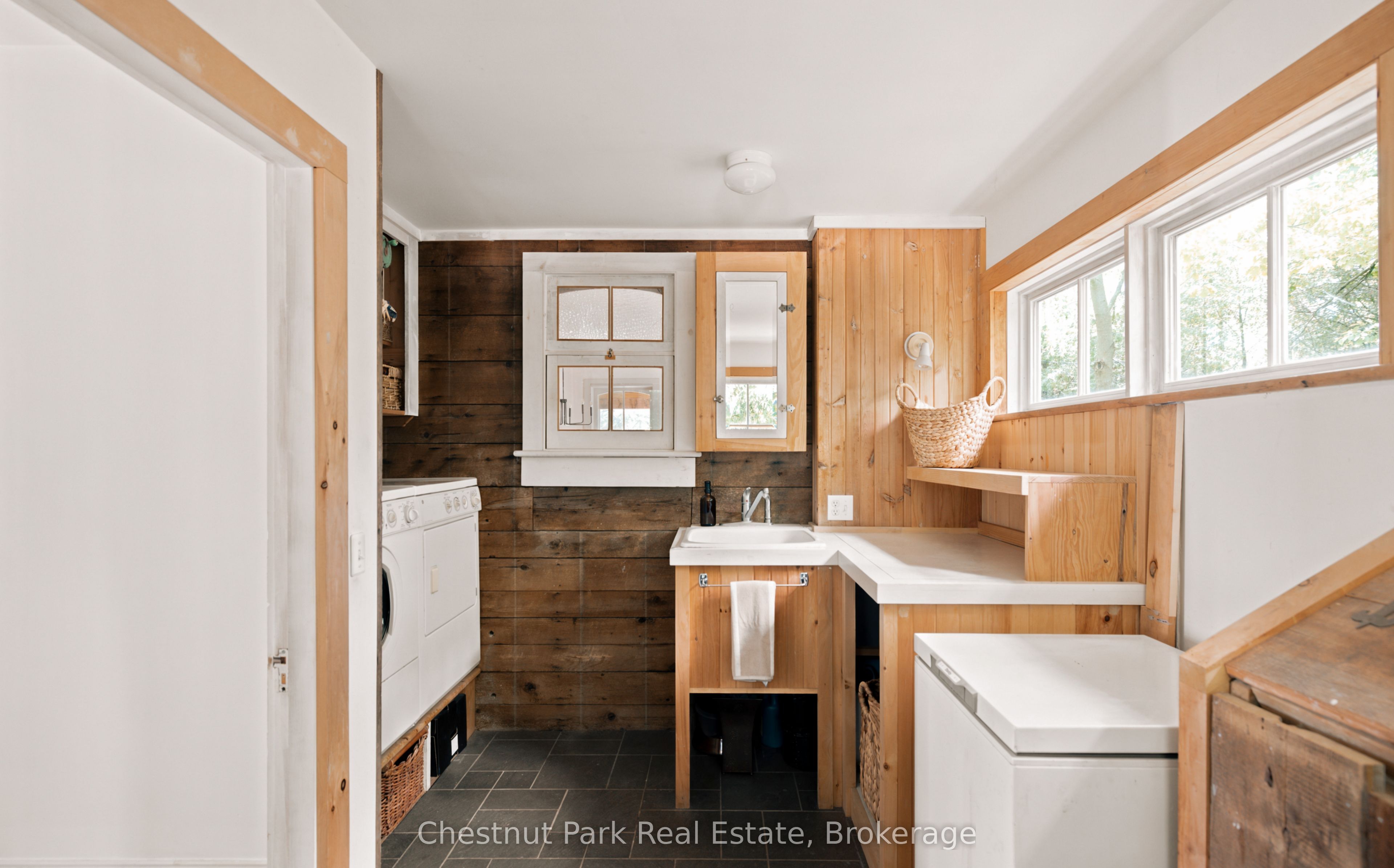729297 21st Side Road Property Photo 14