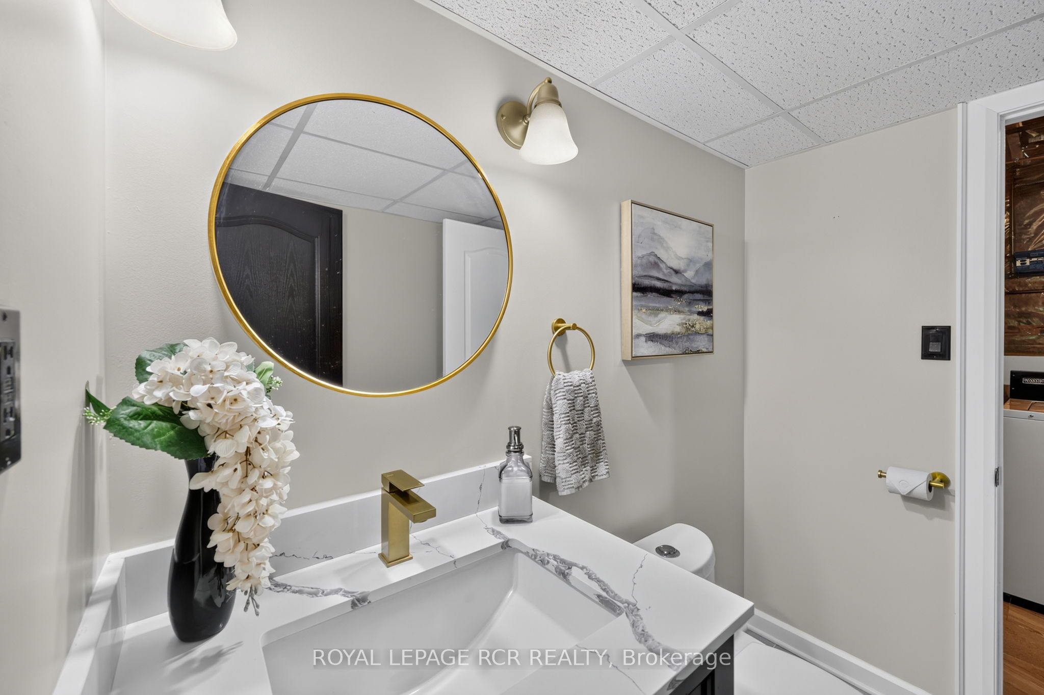 386237 20 Sideroad Property Photo 35