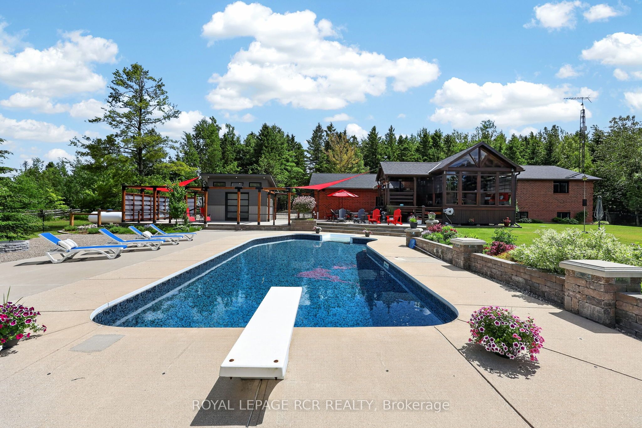 386237 20 Sideroad Property Photo 40