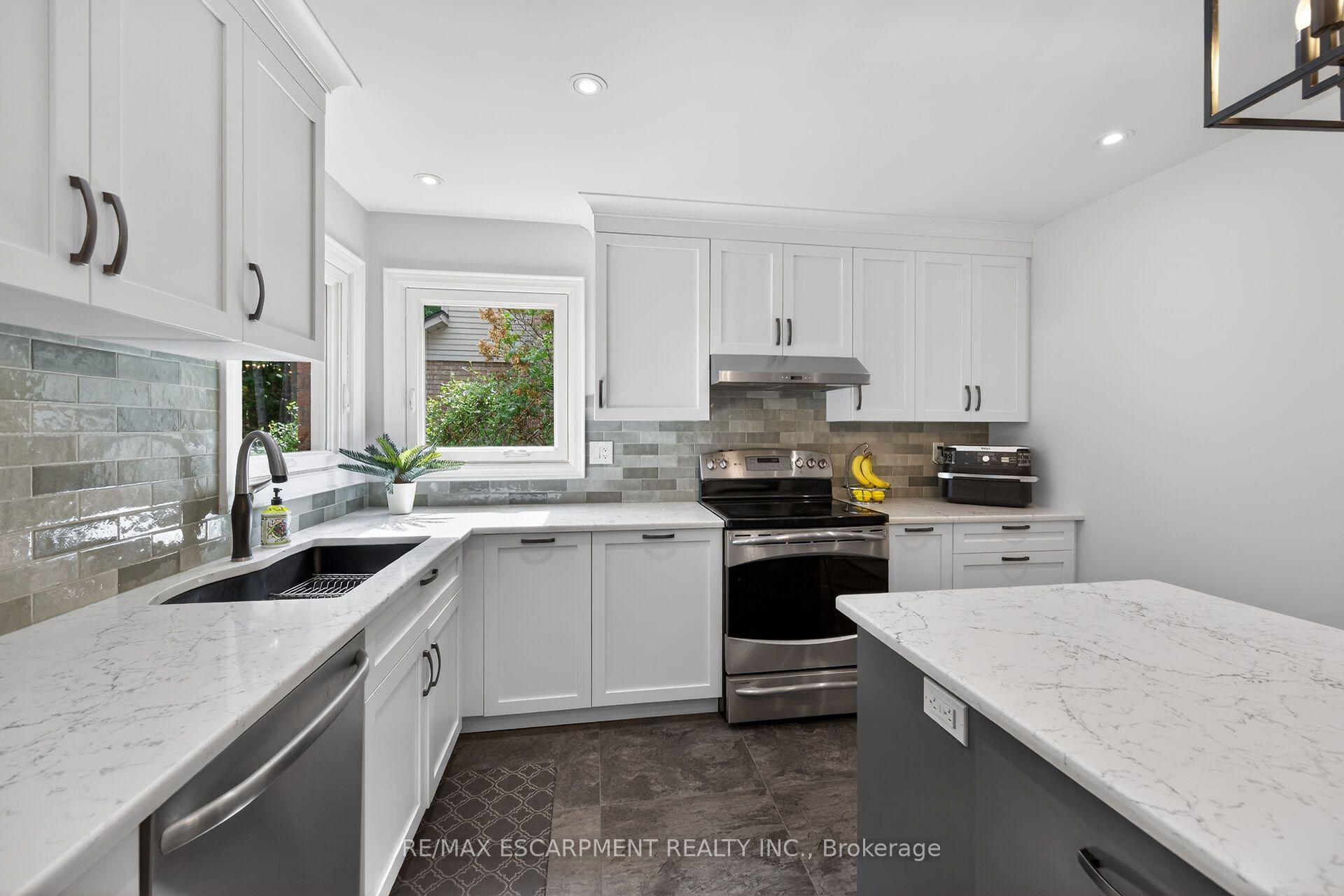 32 Symphony Place Property Photo 14