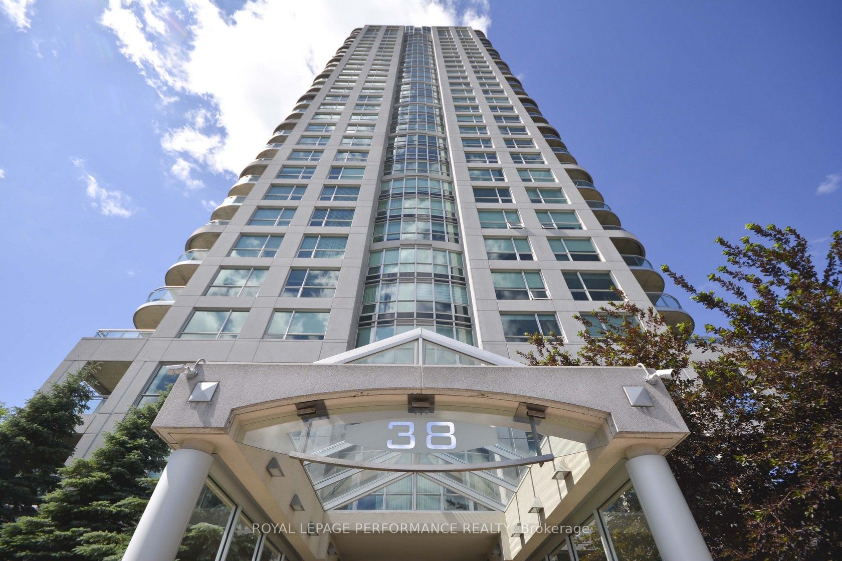 38 Metropole Private 1101 Property Photo 1