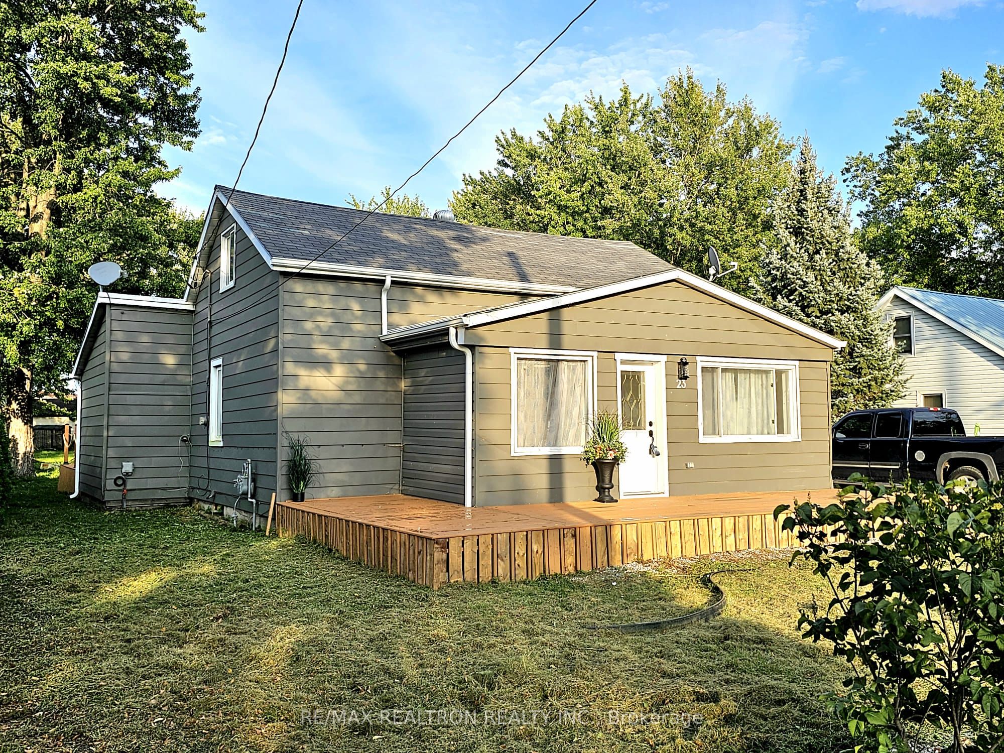 23 Ella Street S Property Photo 1