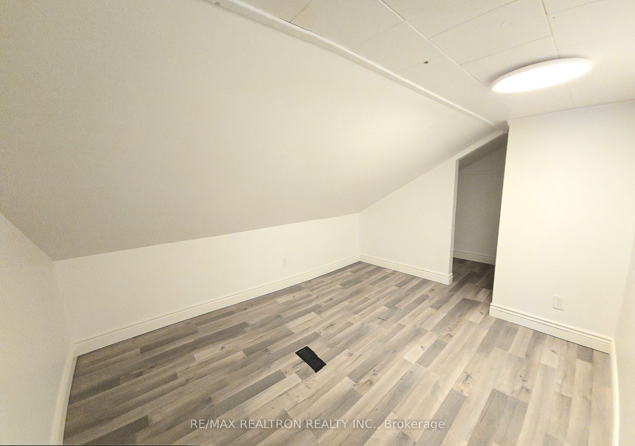 23 Ella Street S Property Photo 23