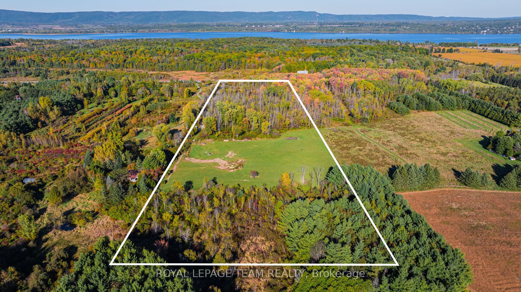2591 Sixth Line Road Property Photo 1